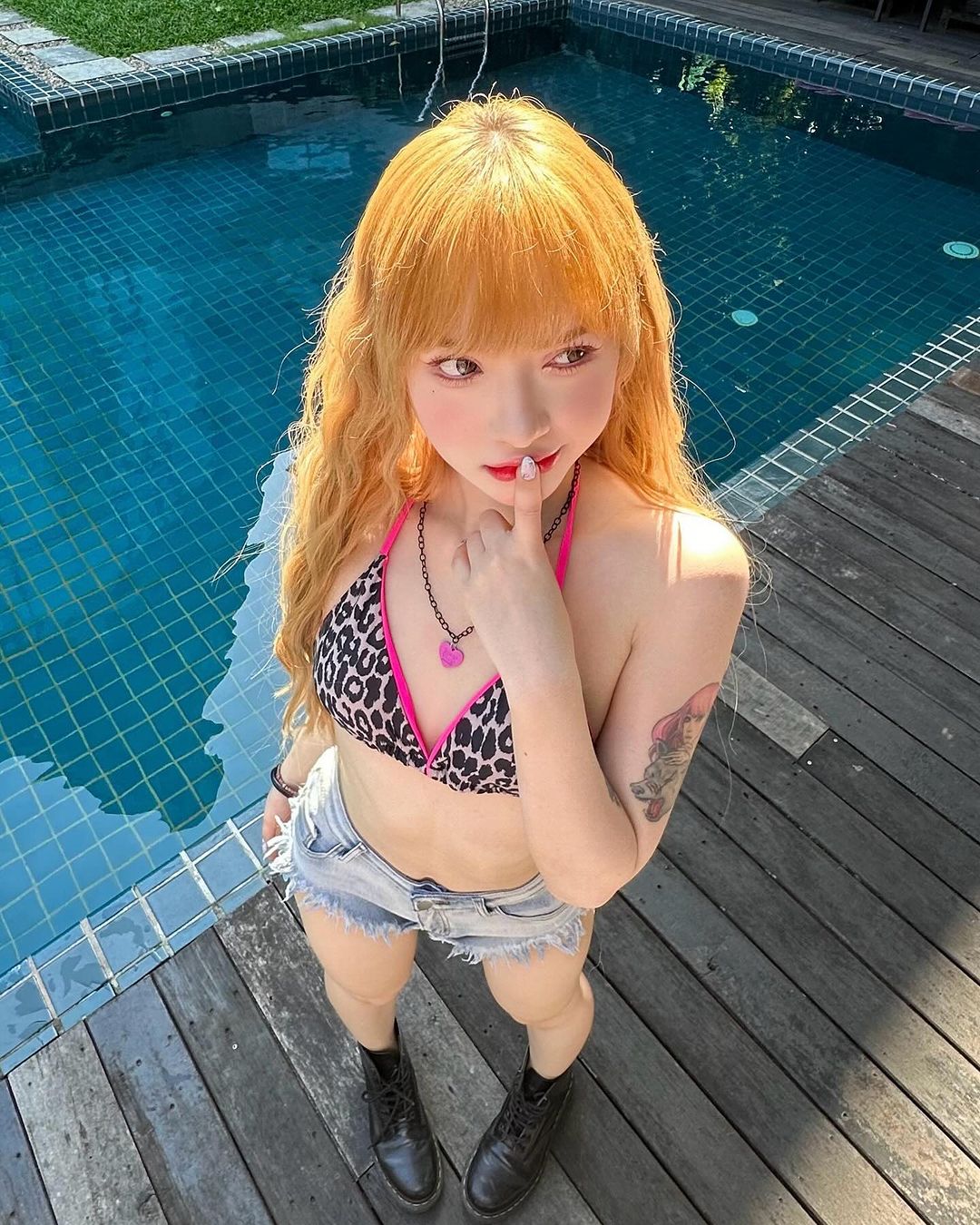 พลอยชมพู - ญานนีน ภารวี ไวเกล