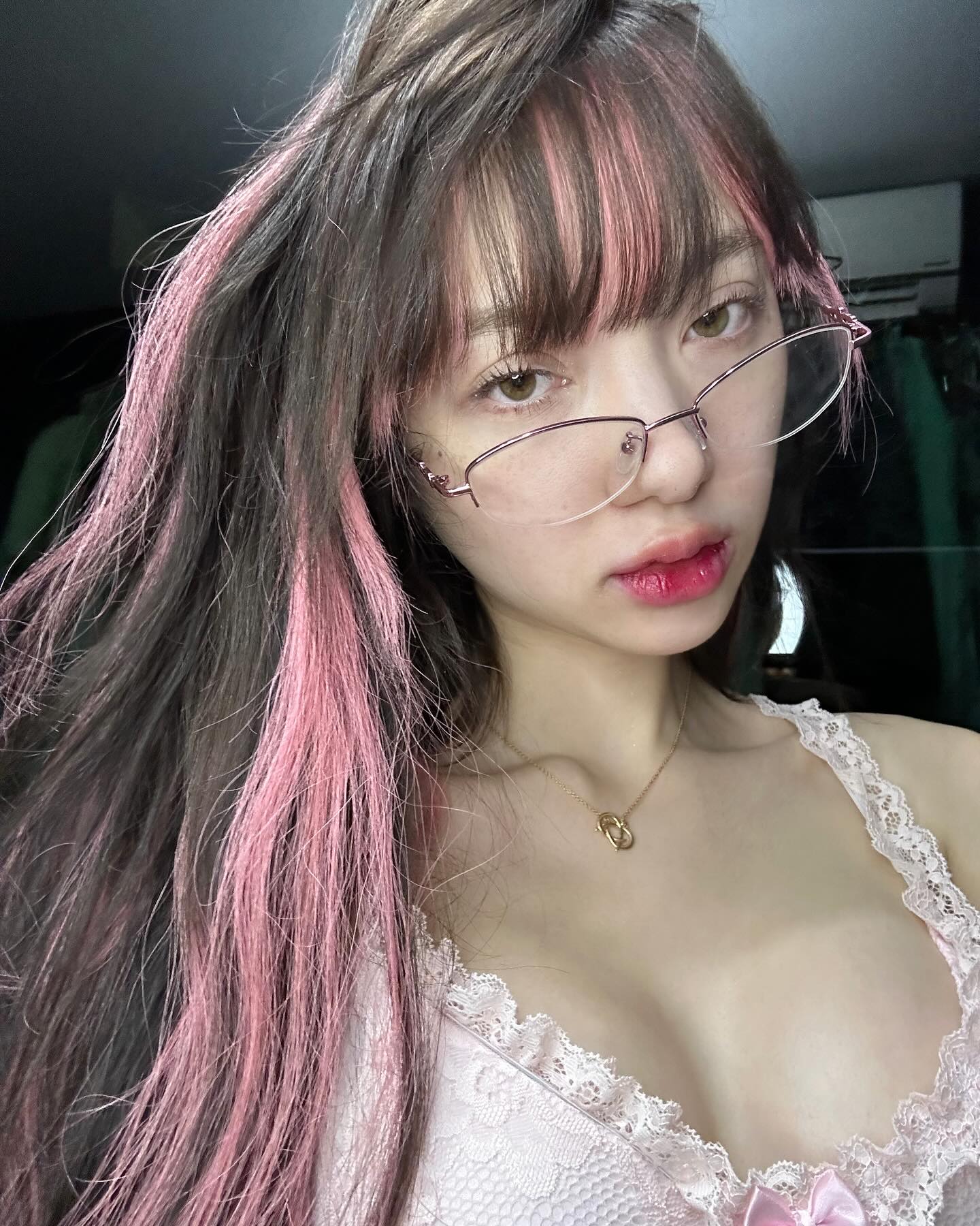 พลอยชมพู - ญานนีน ภารวี ไวเกล