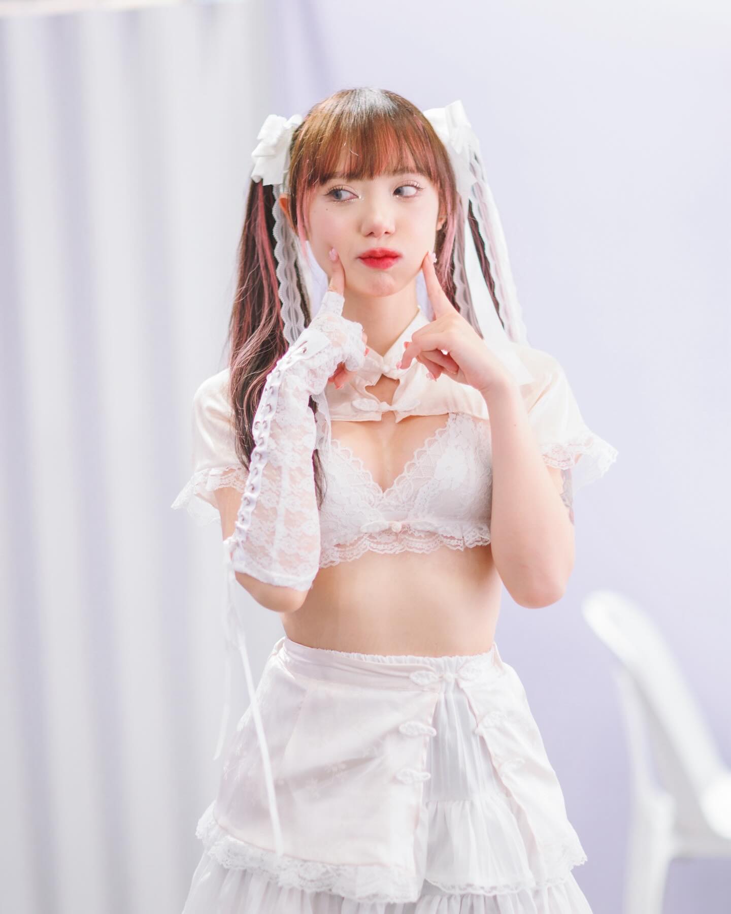 พลอยชมพู - ญานนีน ภารวี ไวเกล