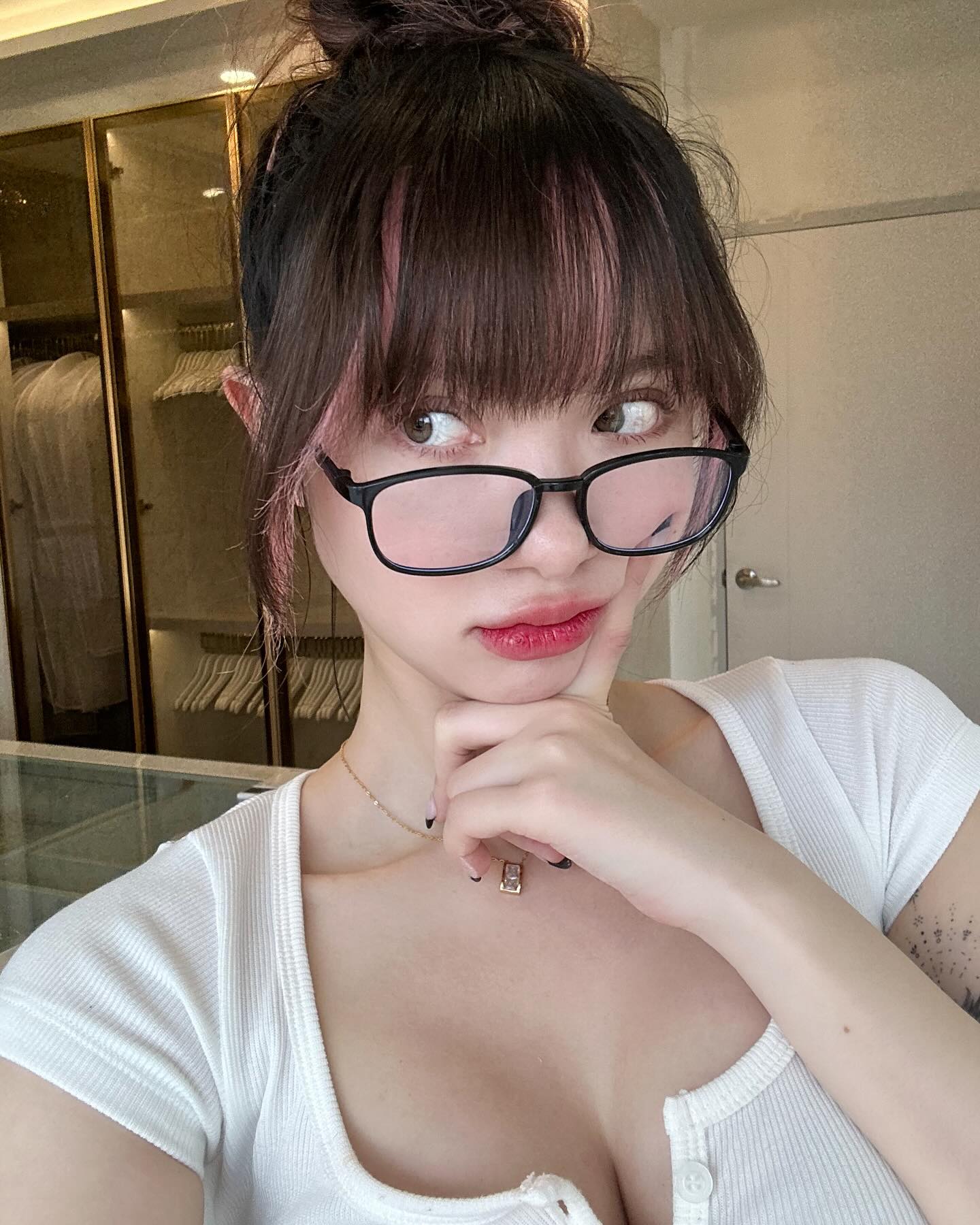 พลอยชมพู - ญานนีน ภารวี ไวเกล
