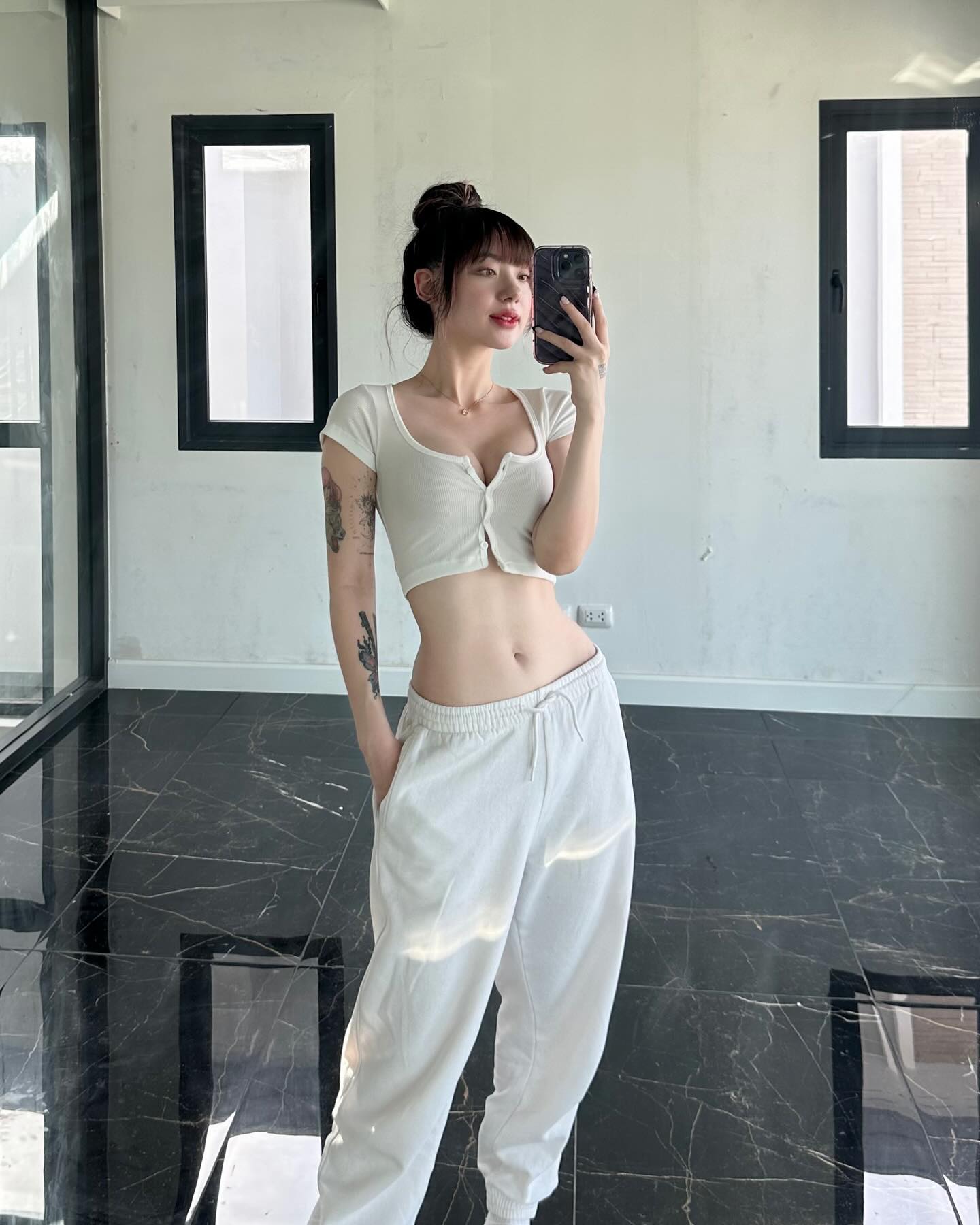 พลอยชมพู - ญานนีน ภารวี ไวเกล