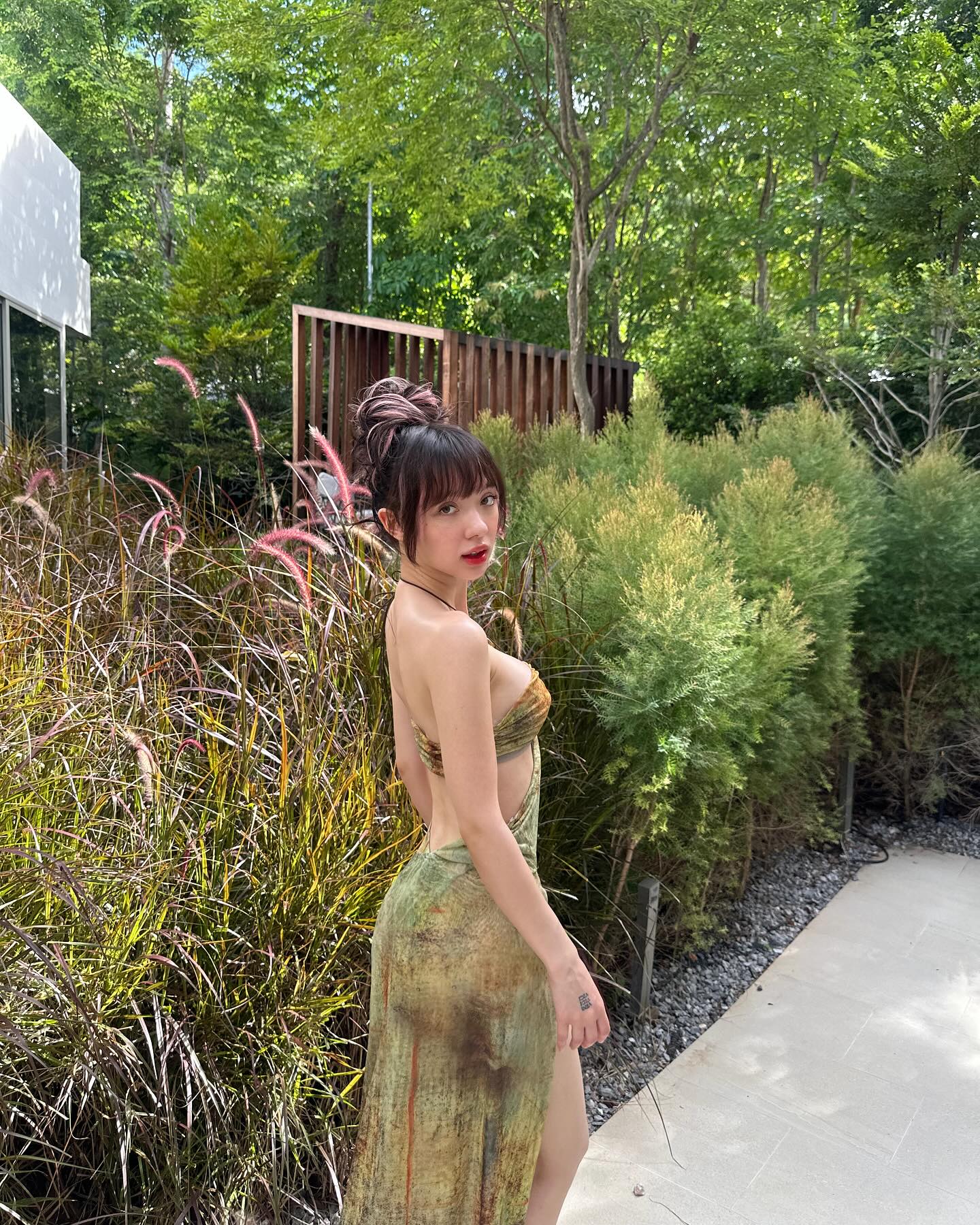 พลอยชมพู - ญานนีน ภารวี ไวเกล