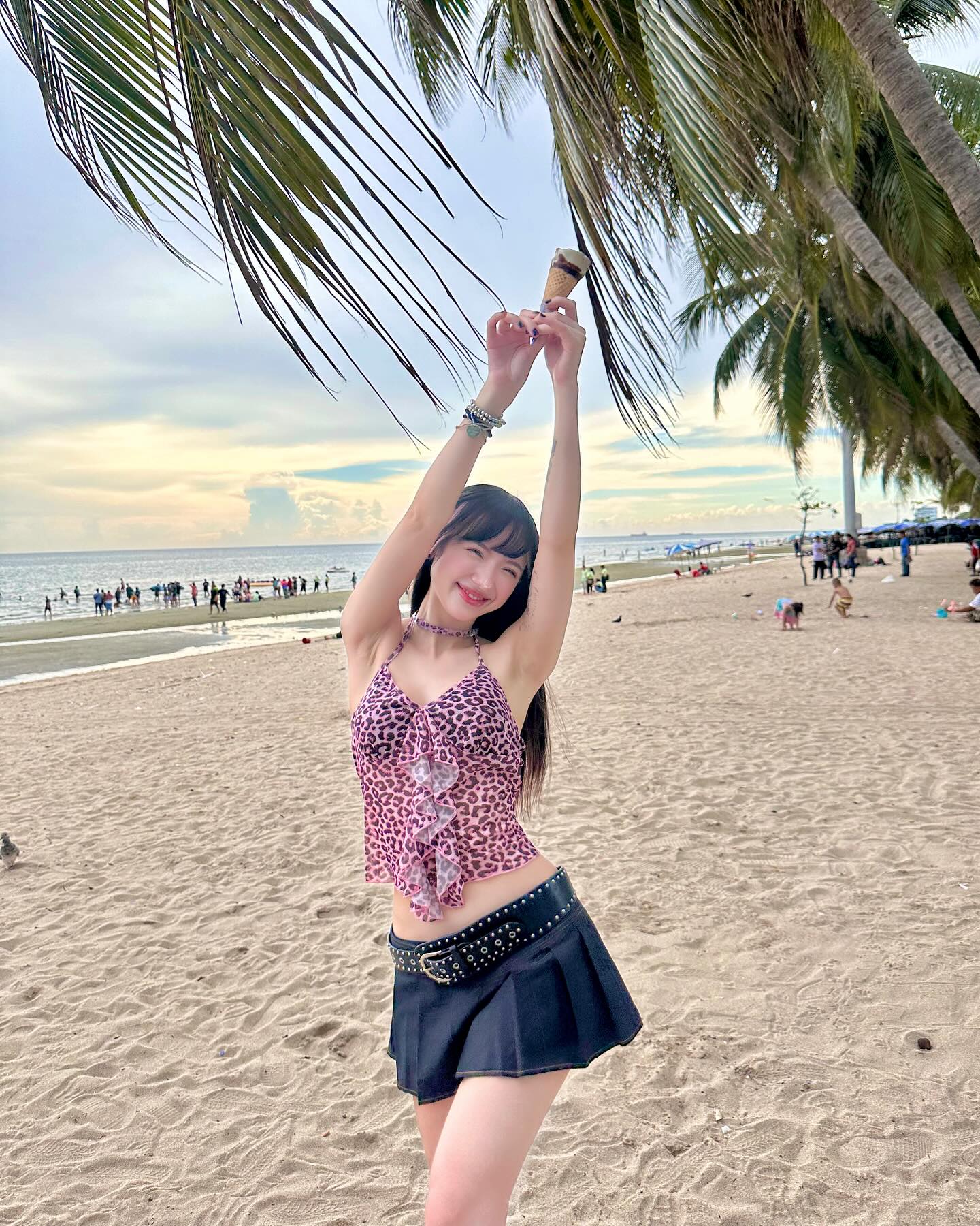 พลอยชมพู - ญานนีน ภารวี ไวเกล