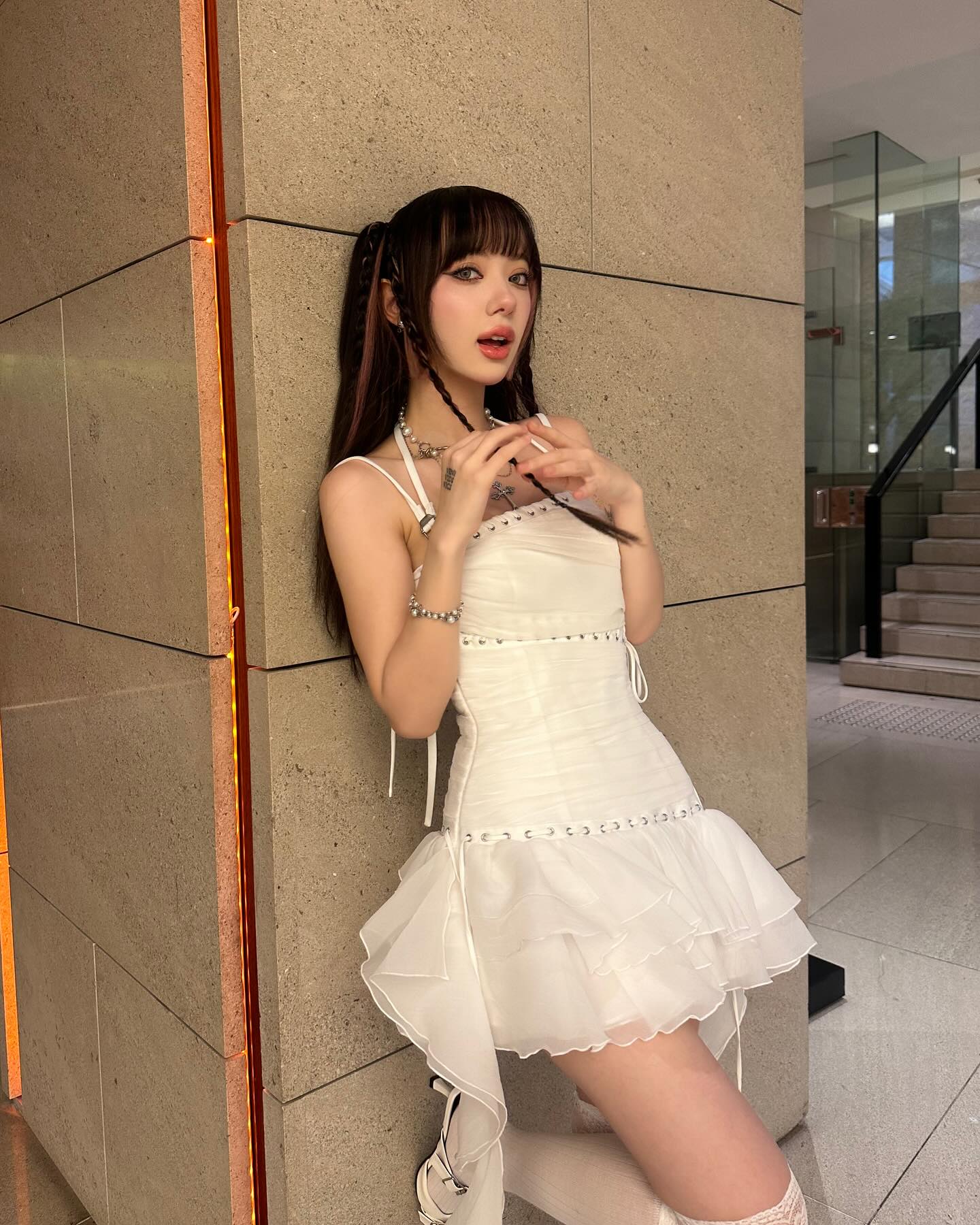 พลอยชมพู - ญานนีน ภารวี ไวเกล