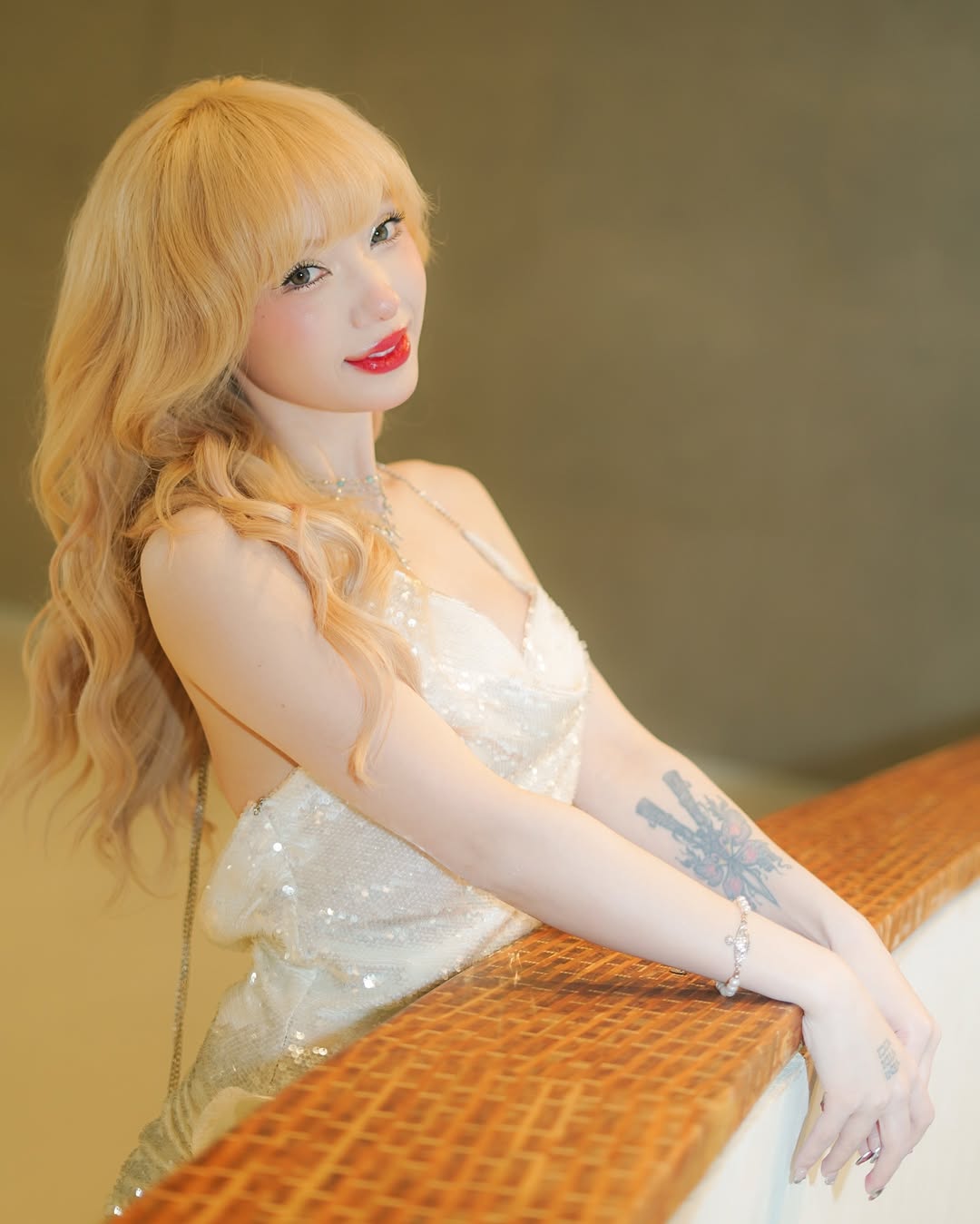 พลอยชมพู - ญานนีน ภารวี ไวเกล