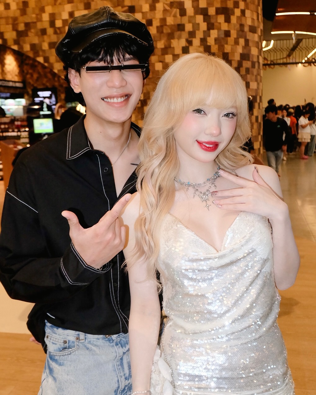 พลอยชมพู - ญานนีน ภารวี ไวเกล