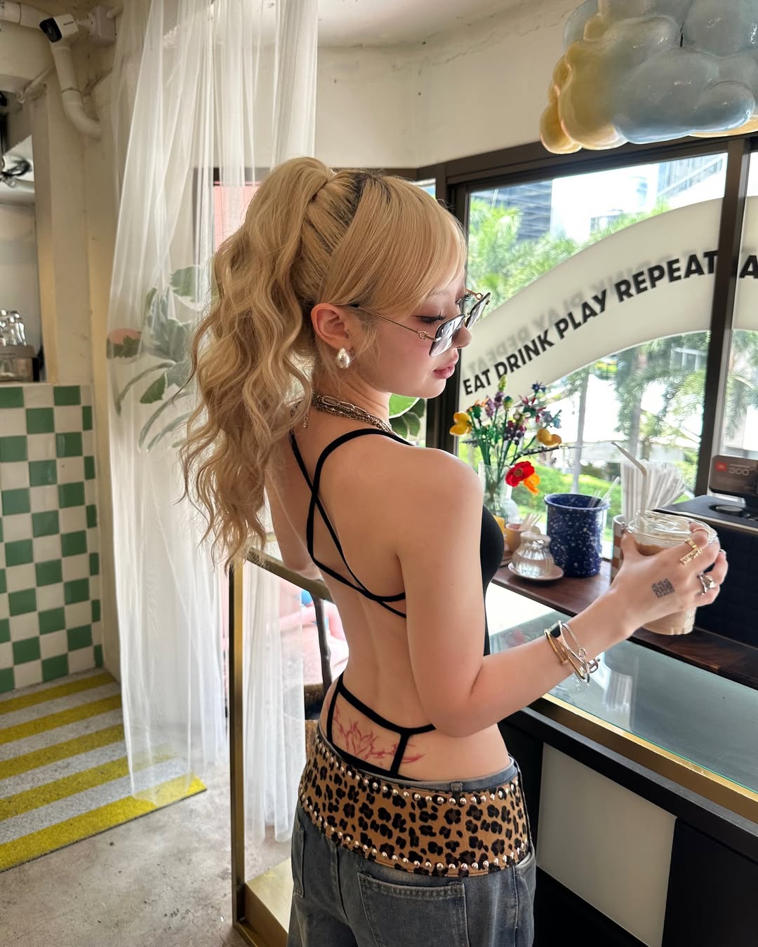 พลอยชมพู - ญานนีน ภารวี ไวเกล