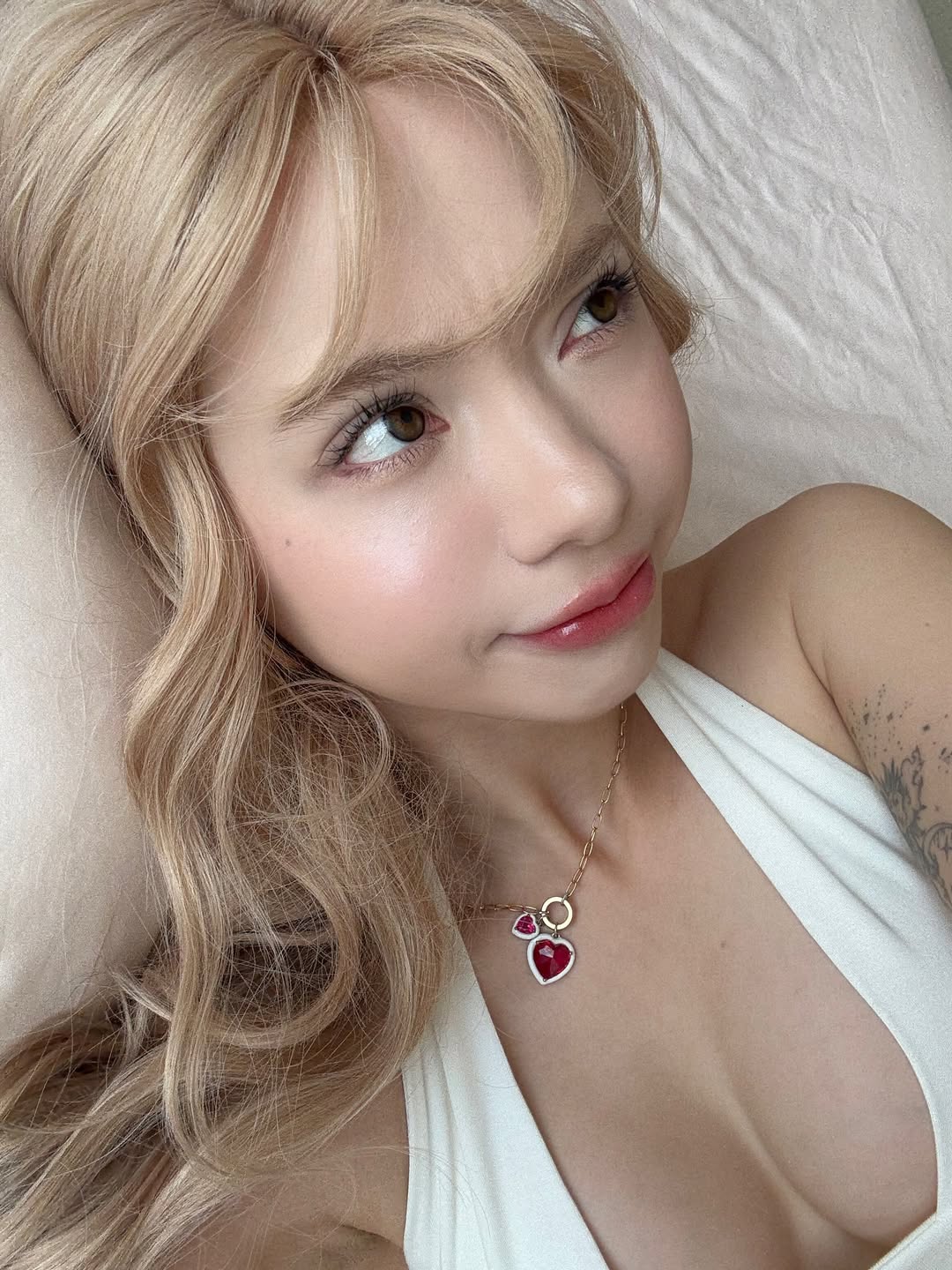 พลอยชมพู - ญานนีน ภารวี ไวเกล