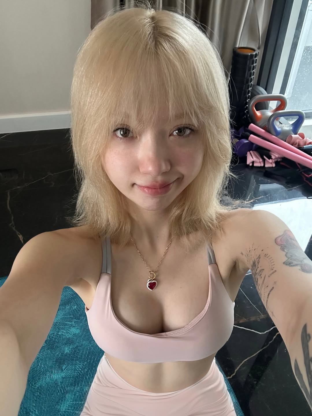พลอยชมพู - ญานนีน ภารวี ไวเกล