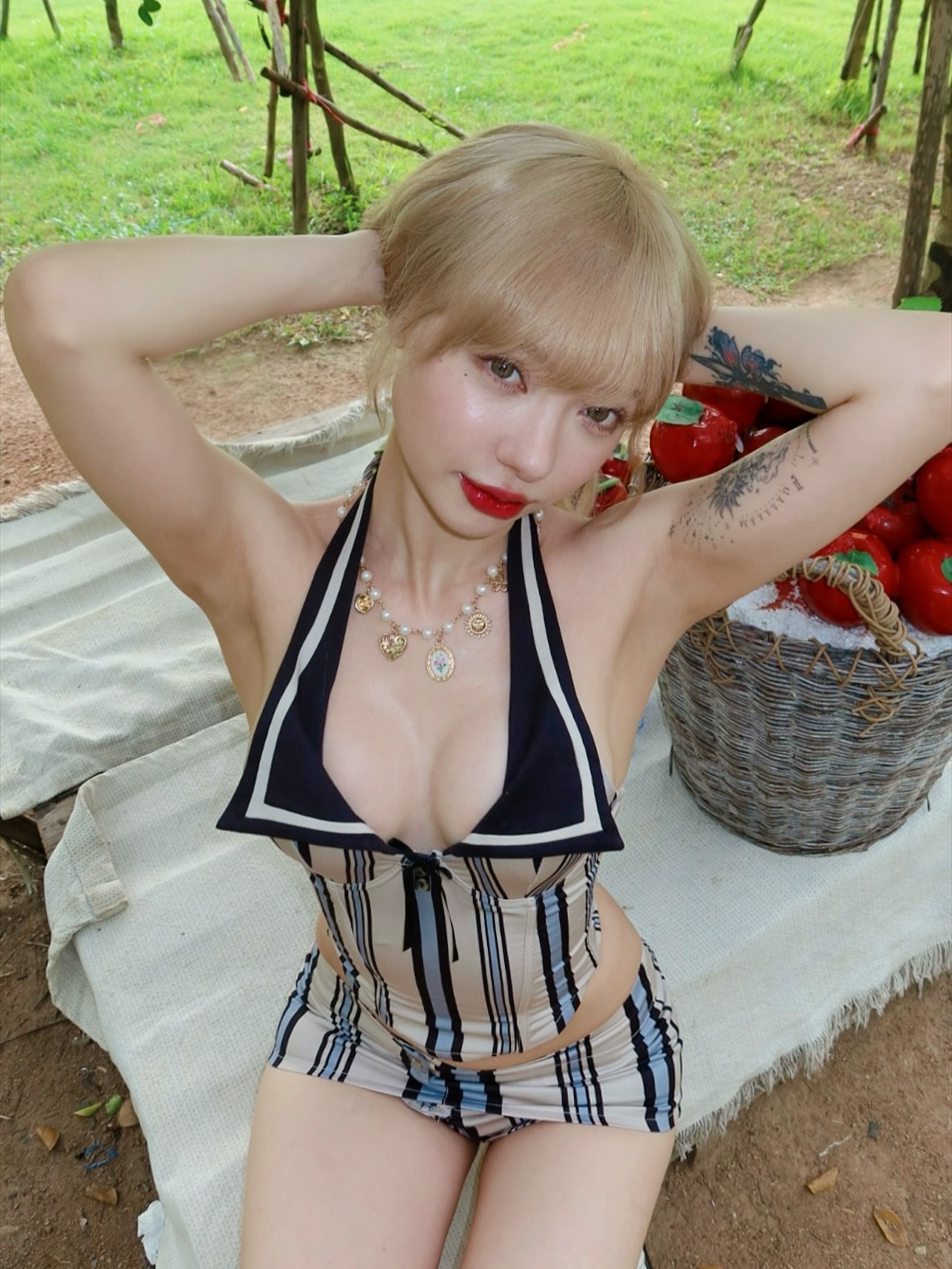พลอยชมพู - ญานนีน ภารวี ไวเกล