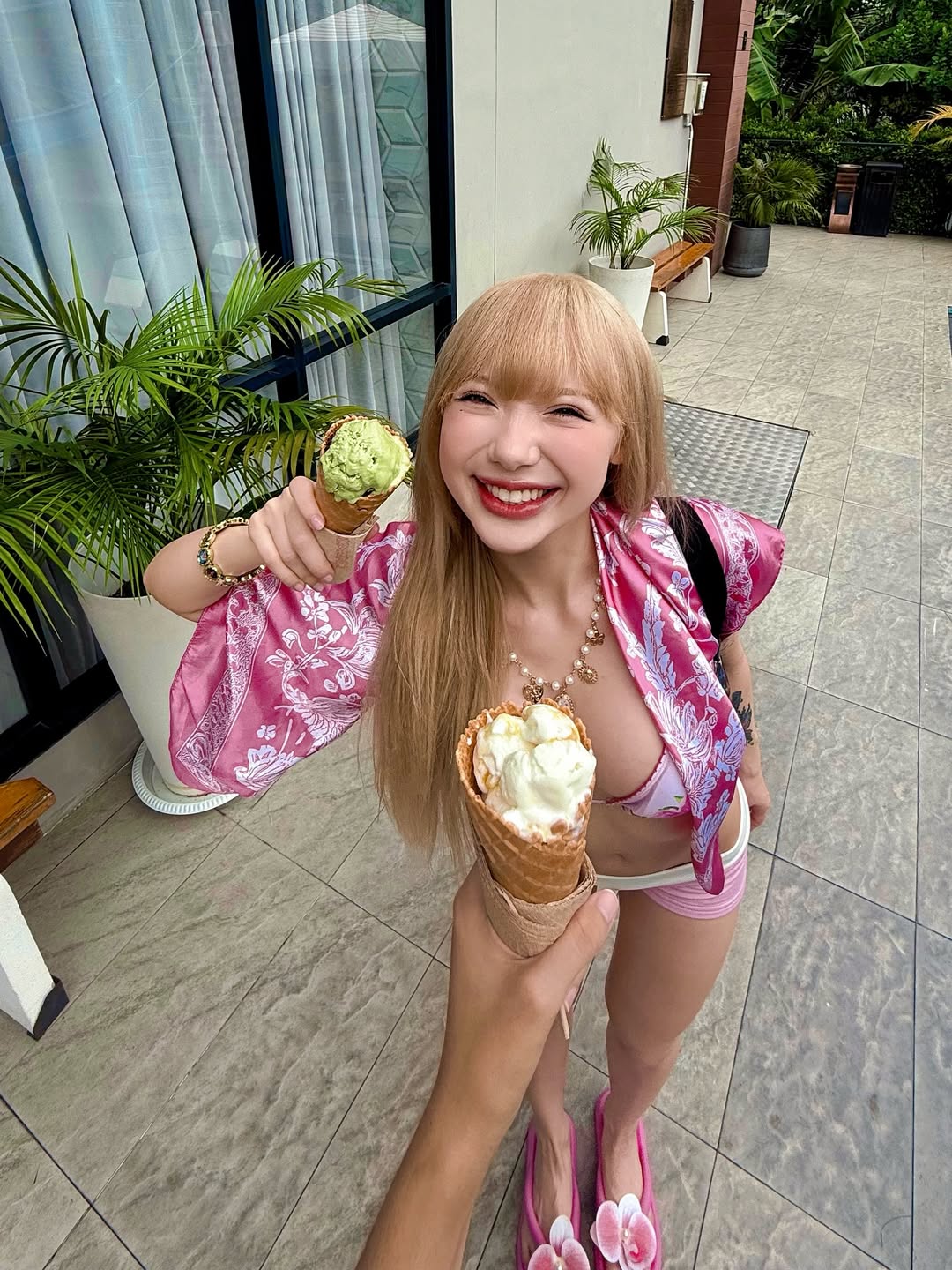 พลอยชมพู - ญานนีน ภารวี ไวเกล