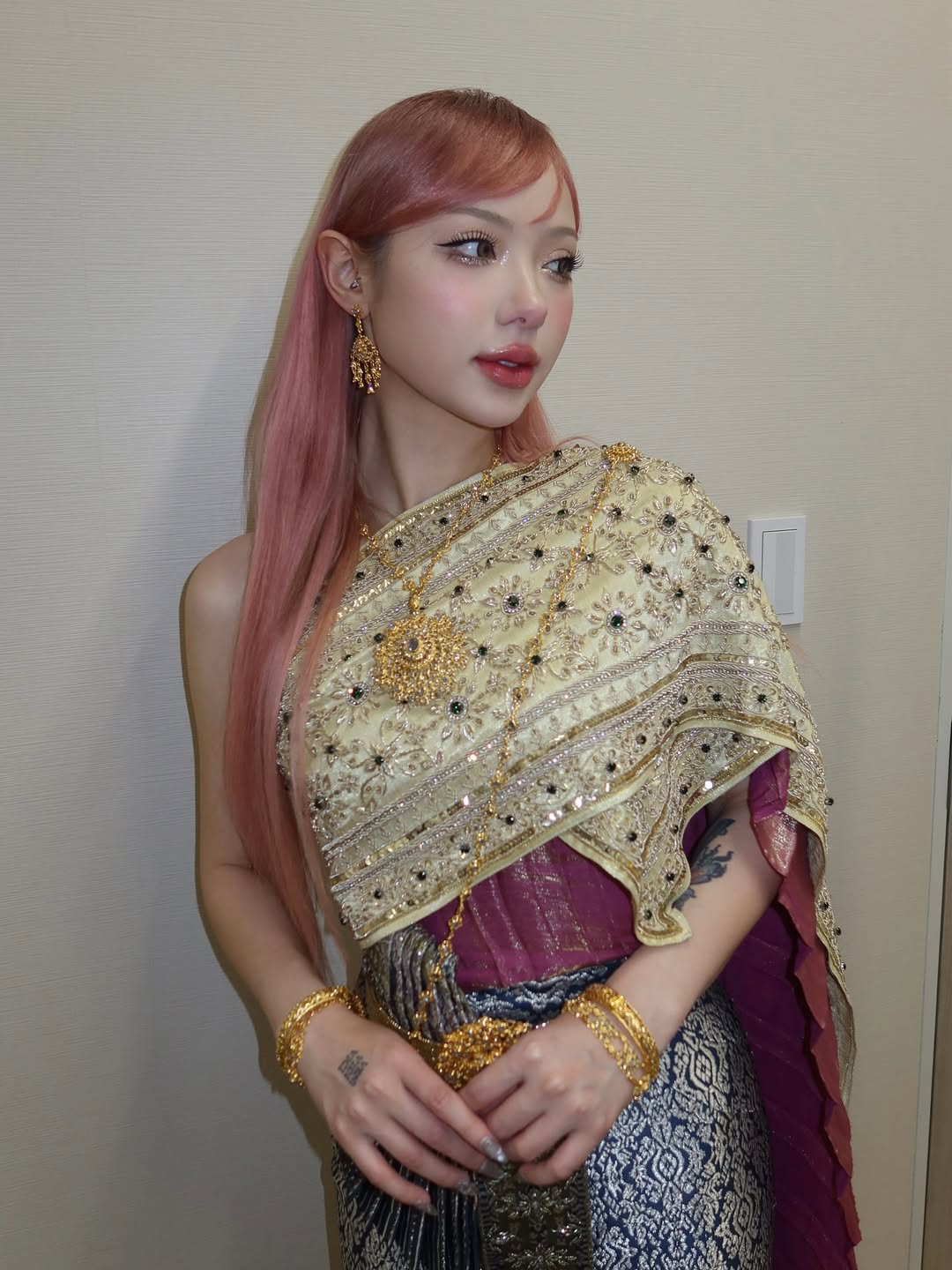 พลอยชมพู - ญานนีน ภารวี ไวเกล