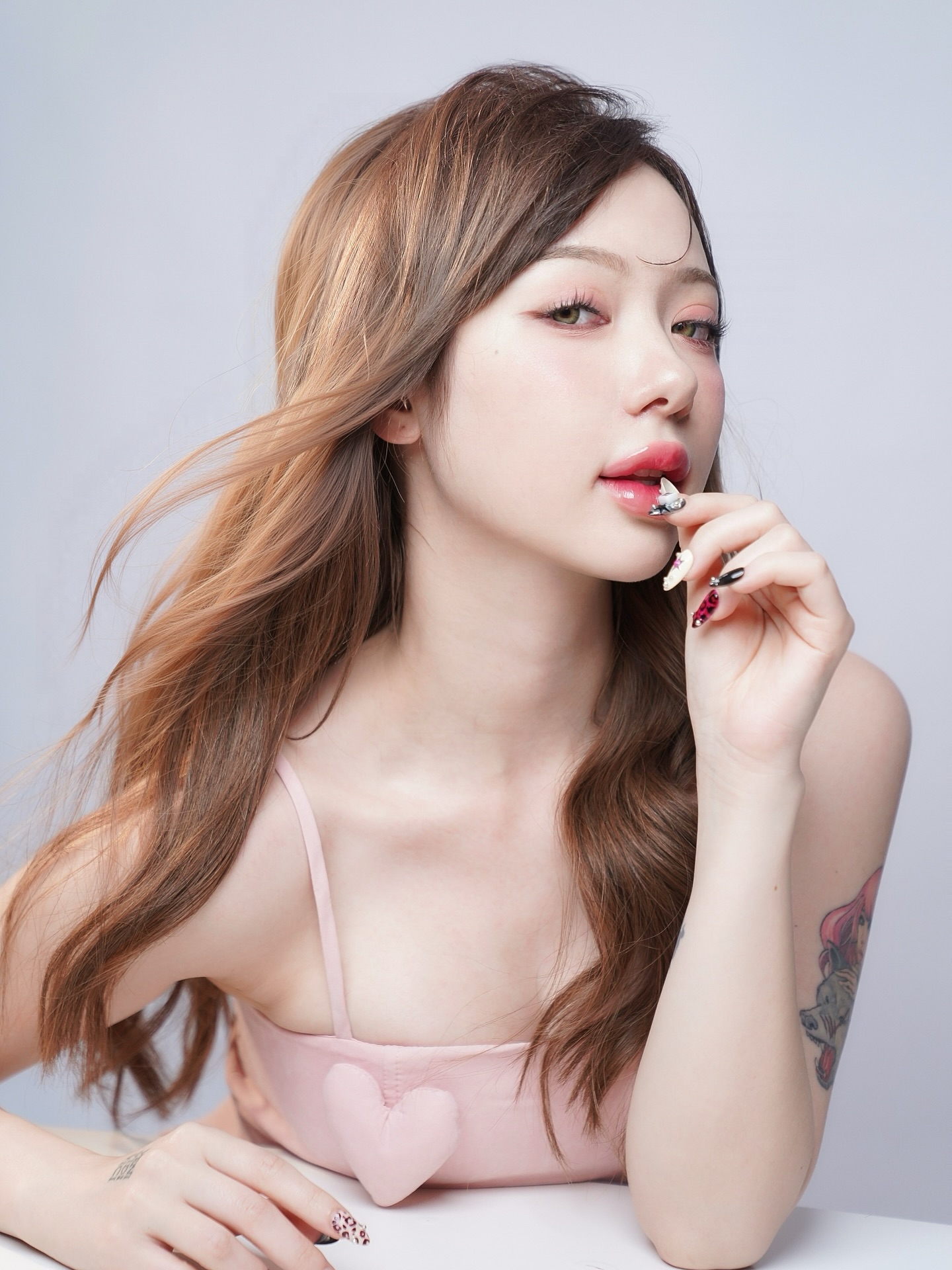 พลอยชมพู - ญานนีน ภารวี ไวเกล