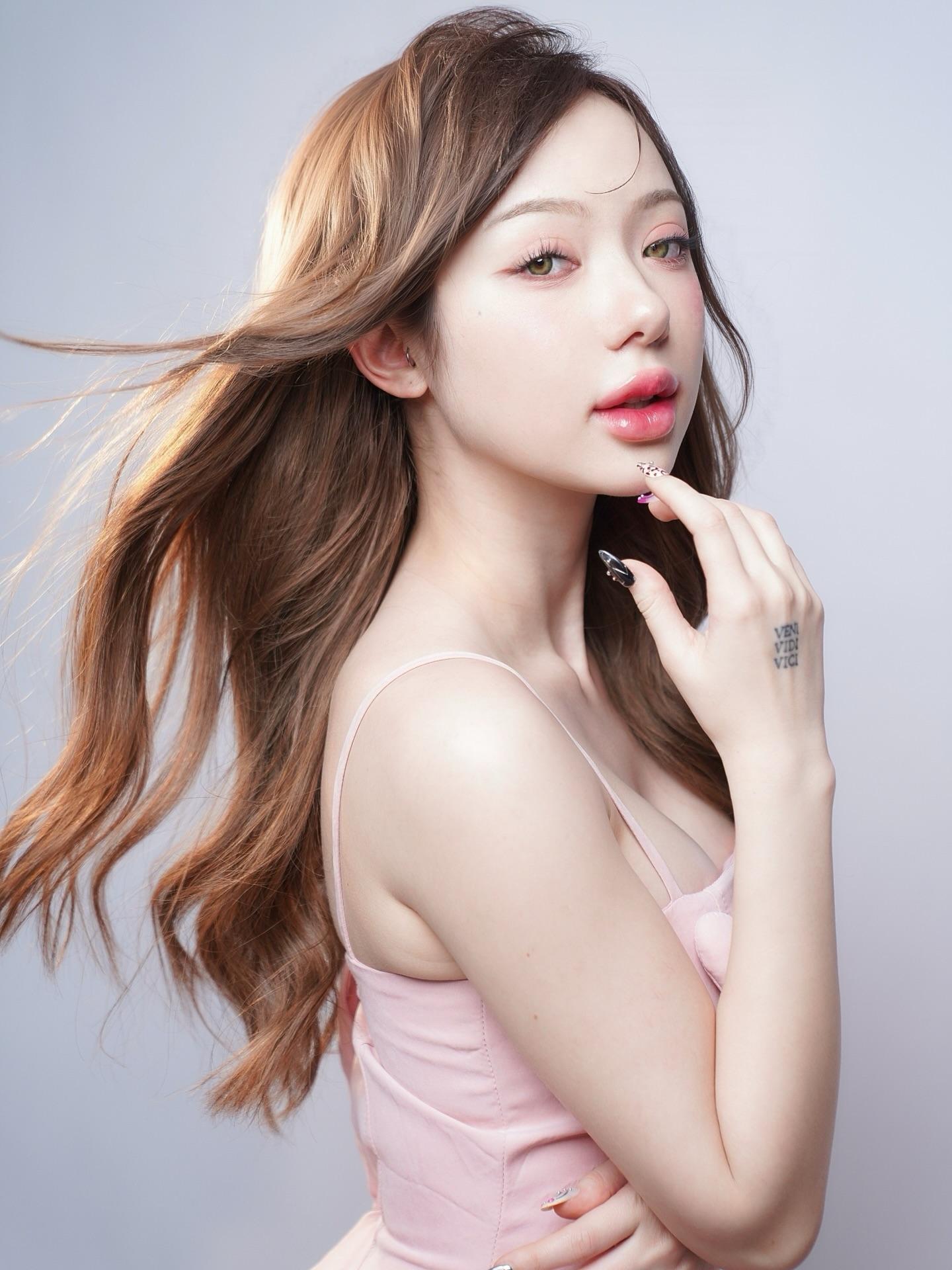 พลอยชมพู - ญานนีน ภารวี ไวเกล