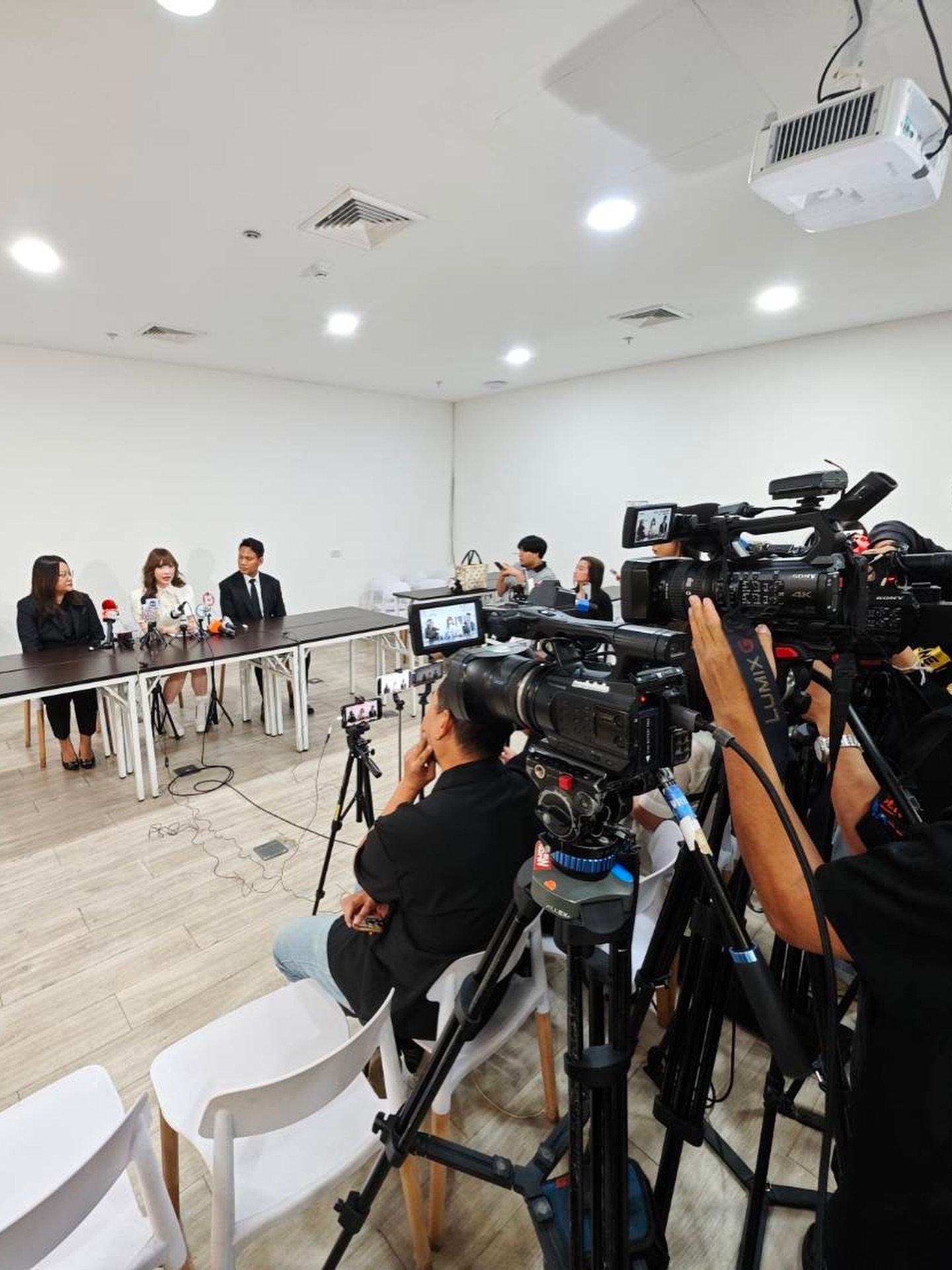 พลอยชมพู - ญานนีน ภารวี ไวเกล