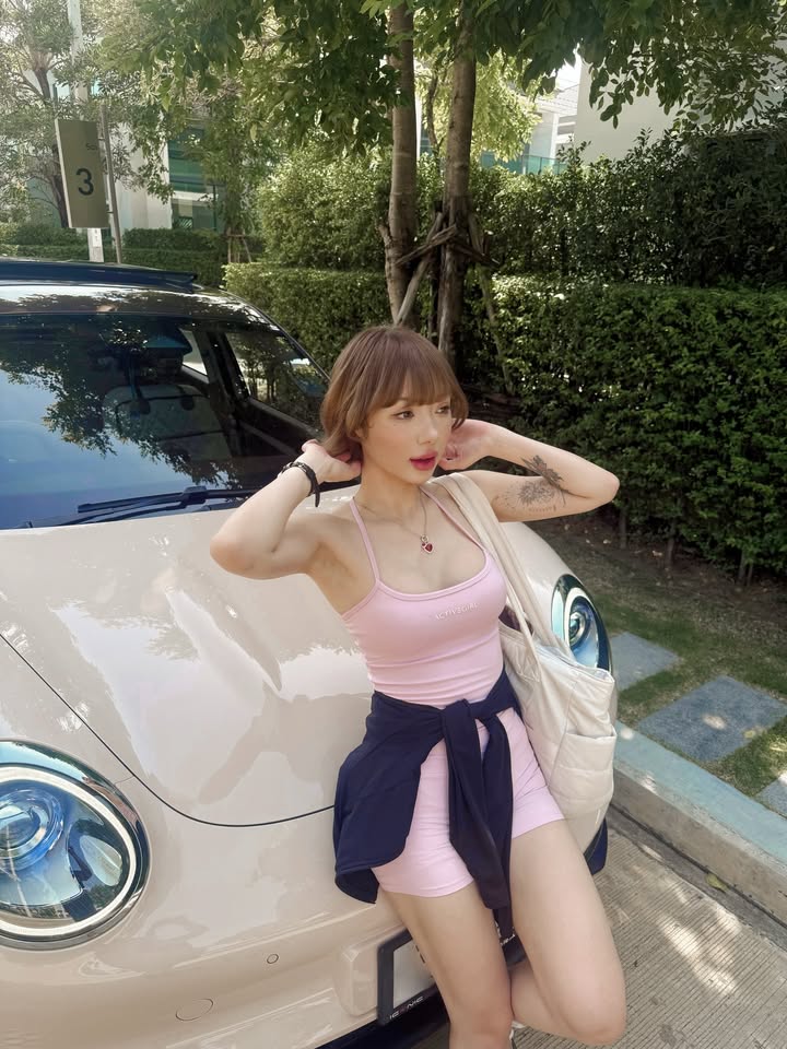 พลอยชมพู - ญานนีน ภารวี ไวเกล