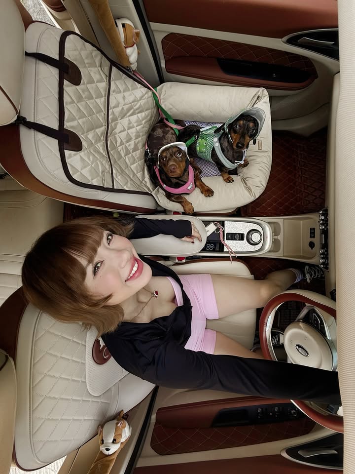 พลอยชมพู - ญานนีน ภารวี ไวเกล