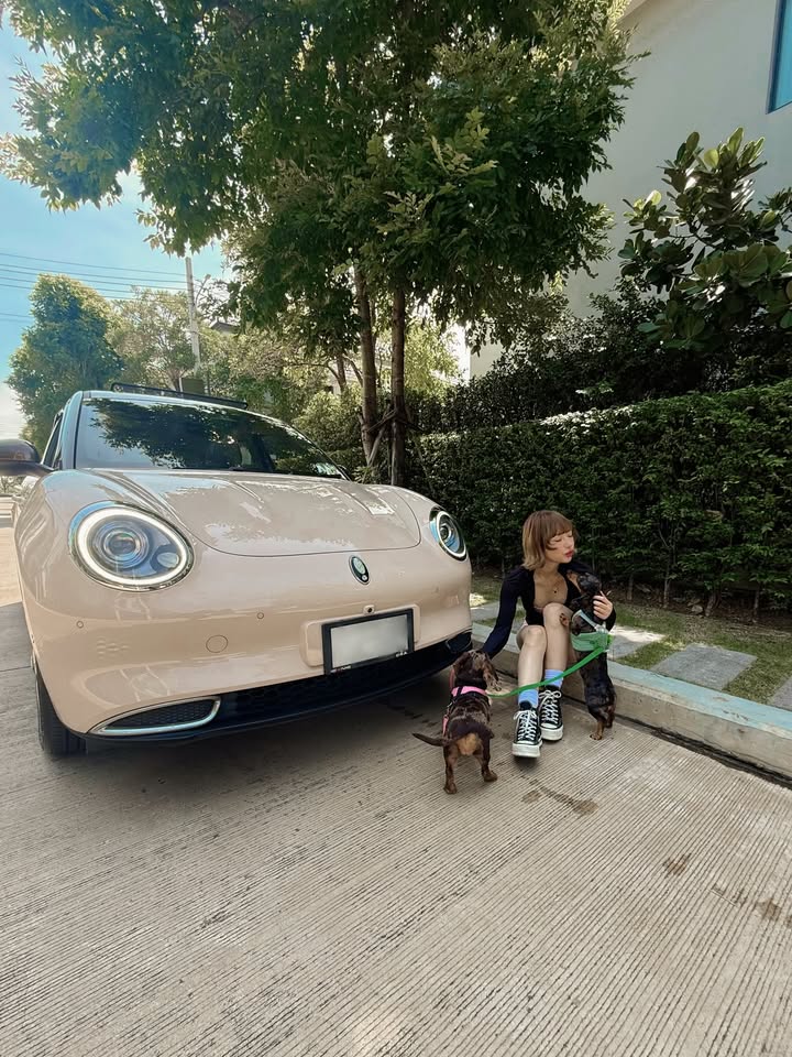 พลอยชมพู - ญานนีน ภารวี ไวเกล