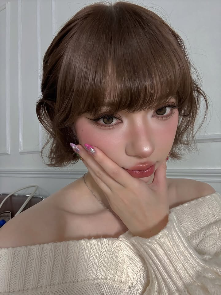 พลอยชมพู - ญานนีน ภารวี ไวเกล