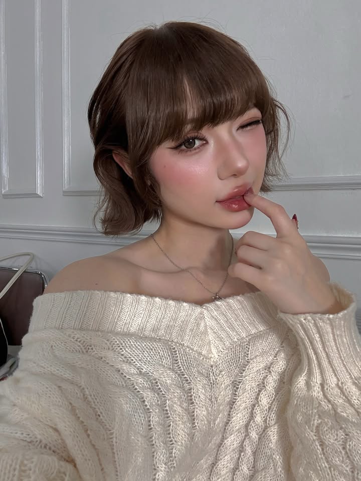 พลอยชมพู - ญานนีน ภารวี ไวเกล