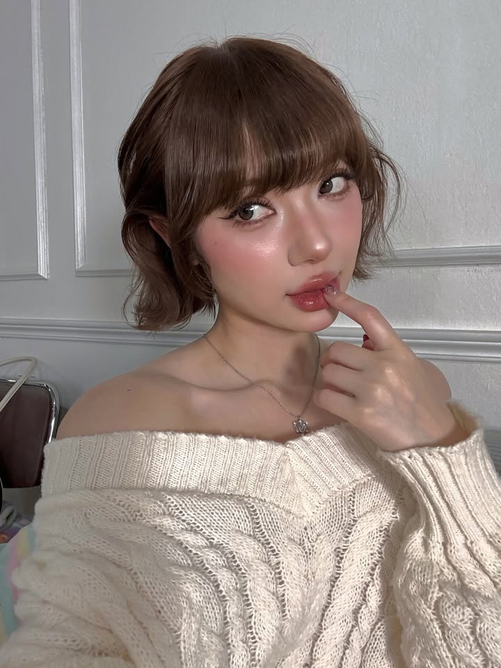 พลอยชมพู - ญานนีน ภารวี ไวเกล