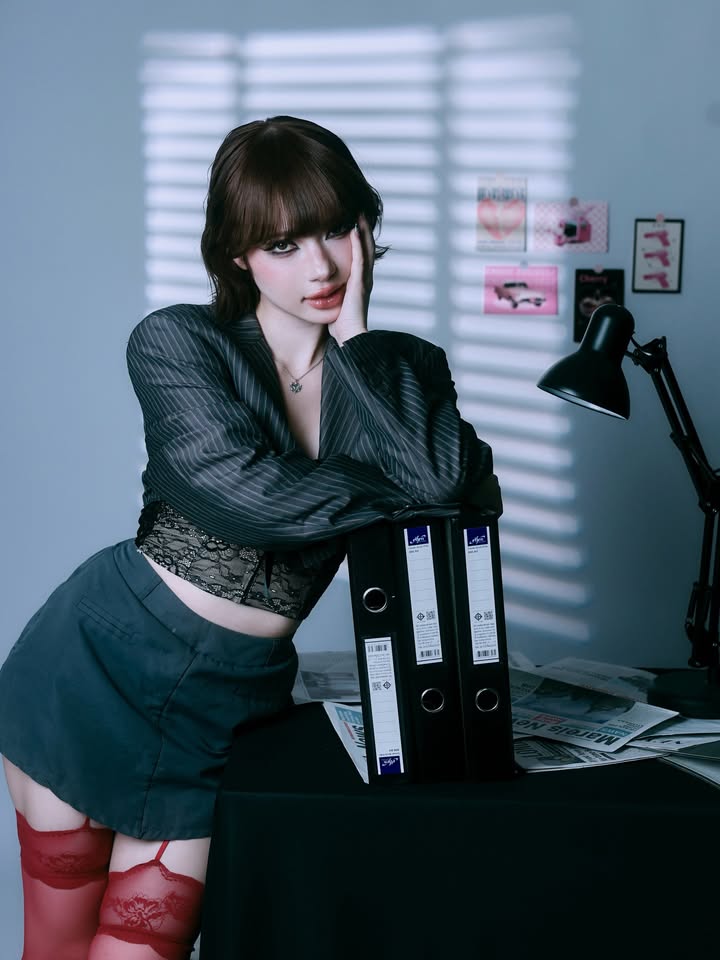 พลอยชมพู - ญานนีน ภารวี ไวเกล