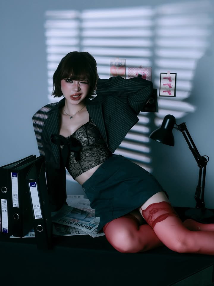 พลอยชมพู - ญานนีน ภารวี ไวเกล