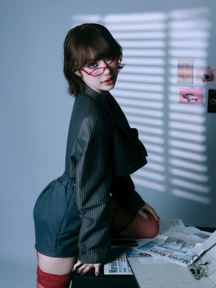 พลอยชมพู - ญานนีน ภารวี ไวเกล