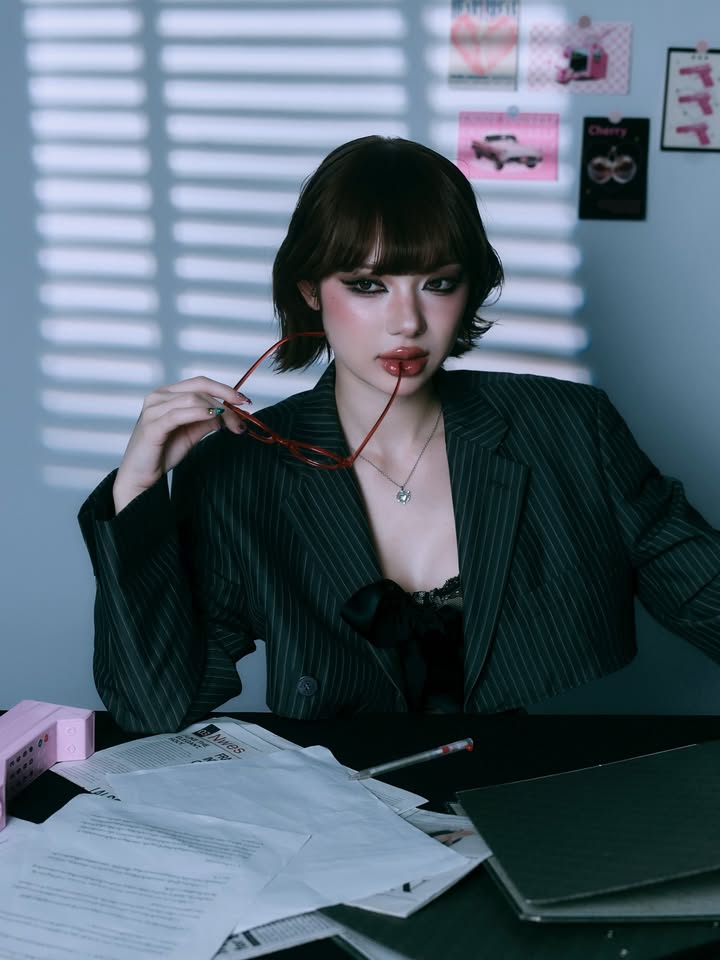 พลอยชมพู - ญานนีน ภารวี ไวเกล