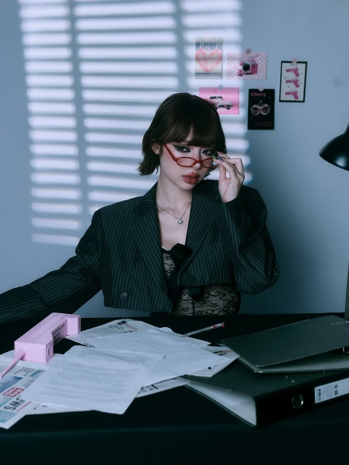 พลอยชมพู - ญานนีน ภารวี ไวเกล