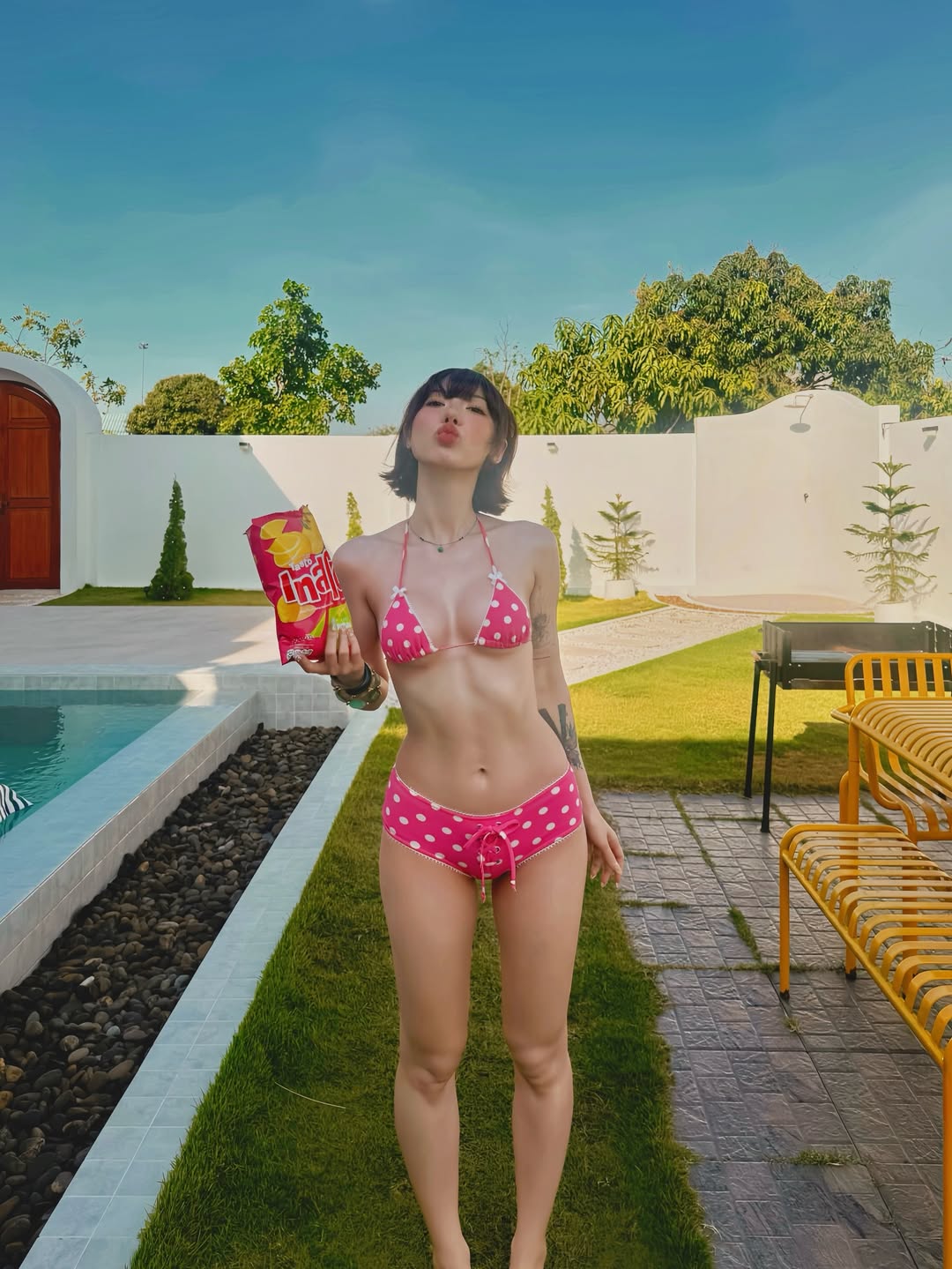 พลอยชมพู - ญานนีน ภารวี ไวเกล