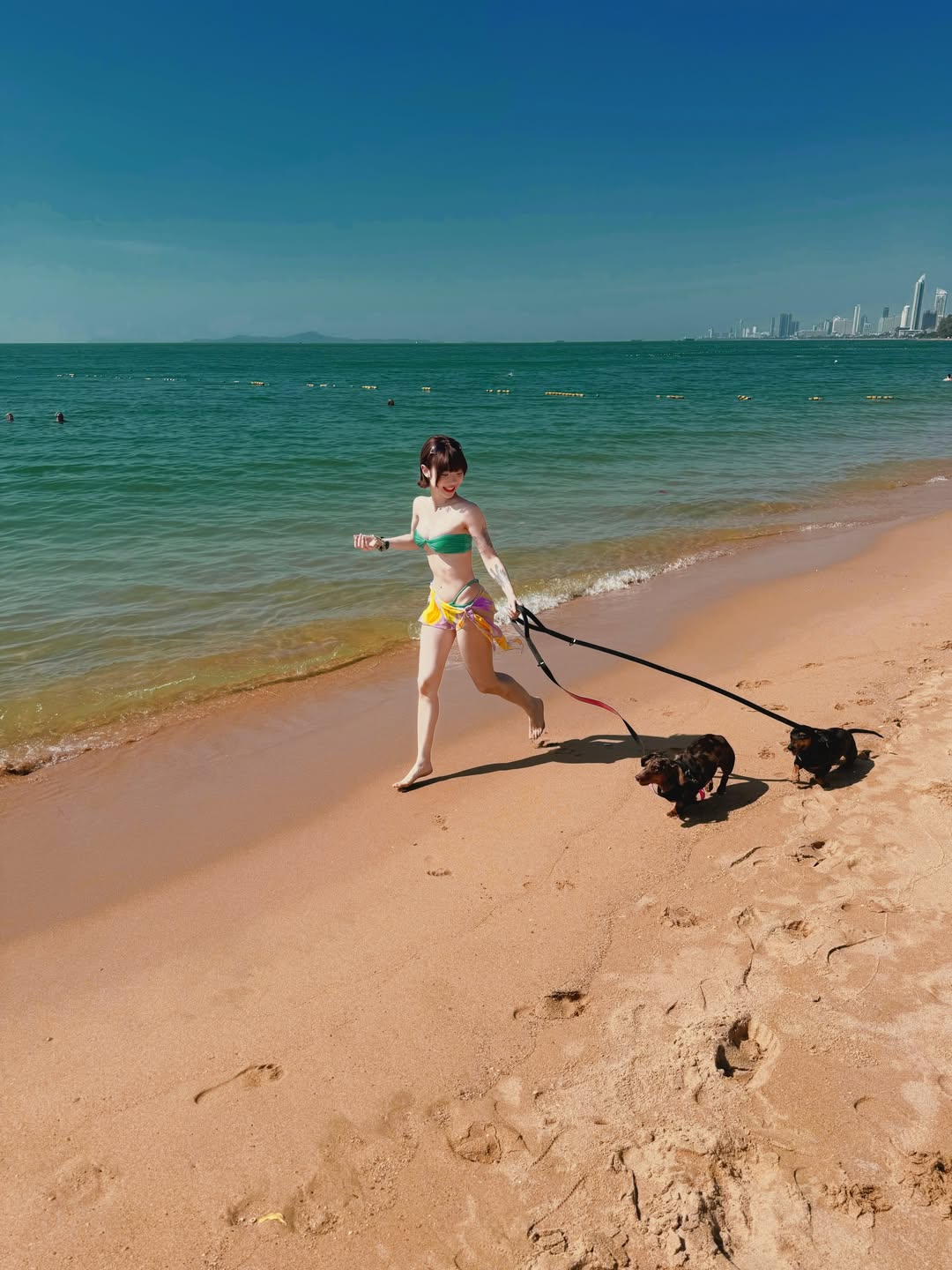 พลอยชมพู - ญานนีน ภารวี ไวเกล