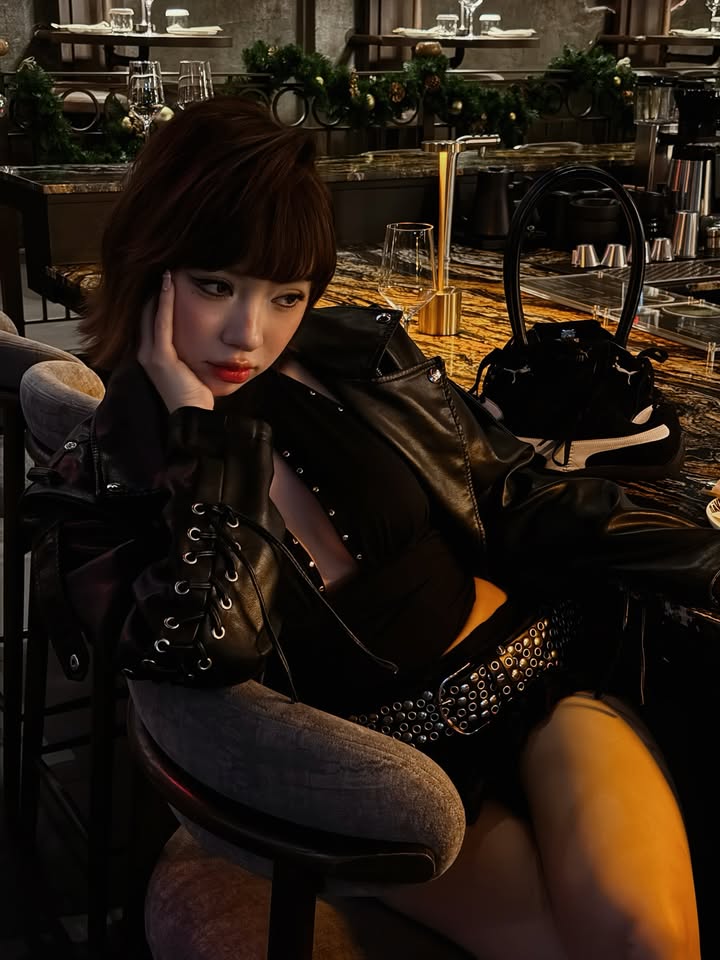 พลอยชมพู - ญานนีน ภารวี ไวเกล