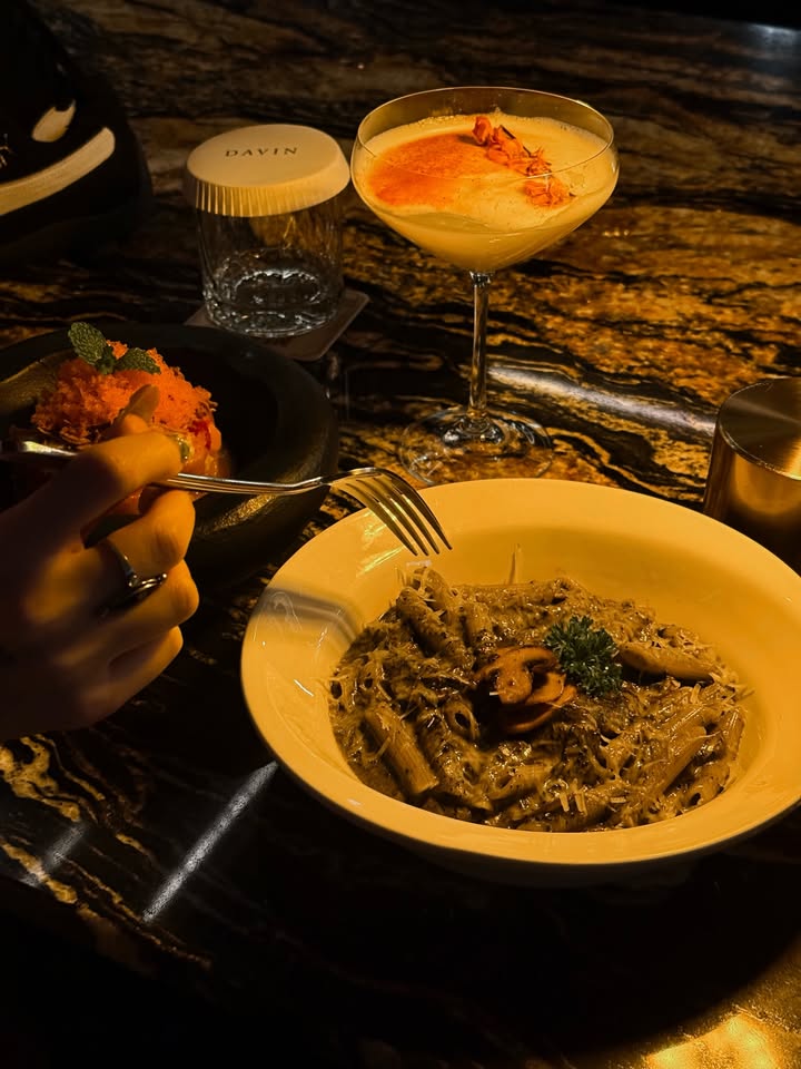 พลอยชมพู - ญานนีน ภารวี ไวเกล