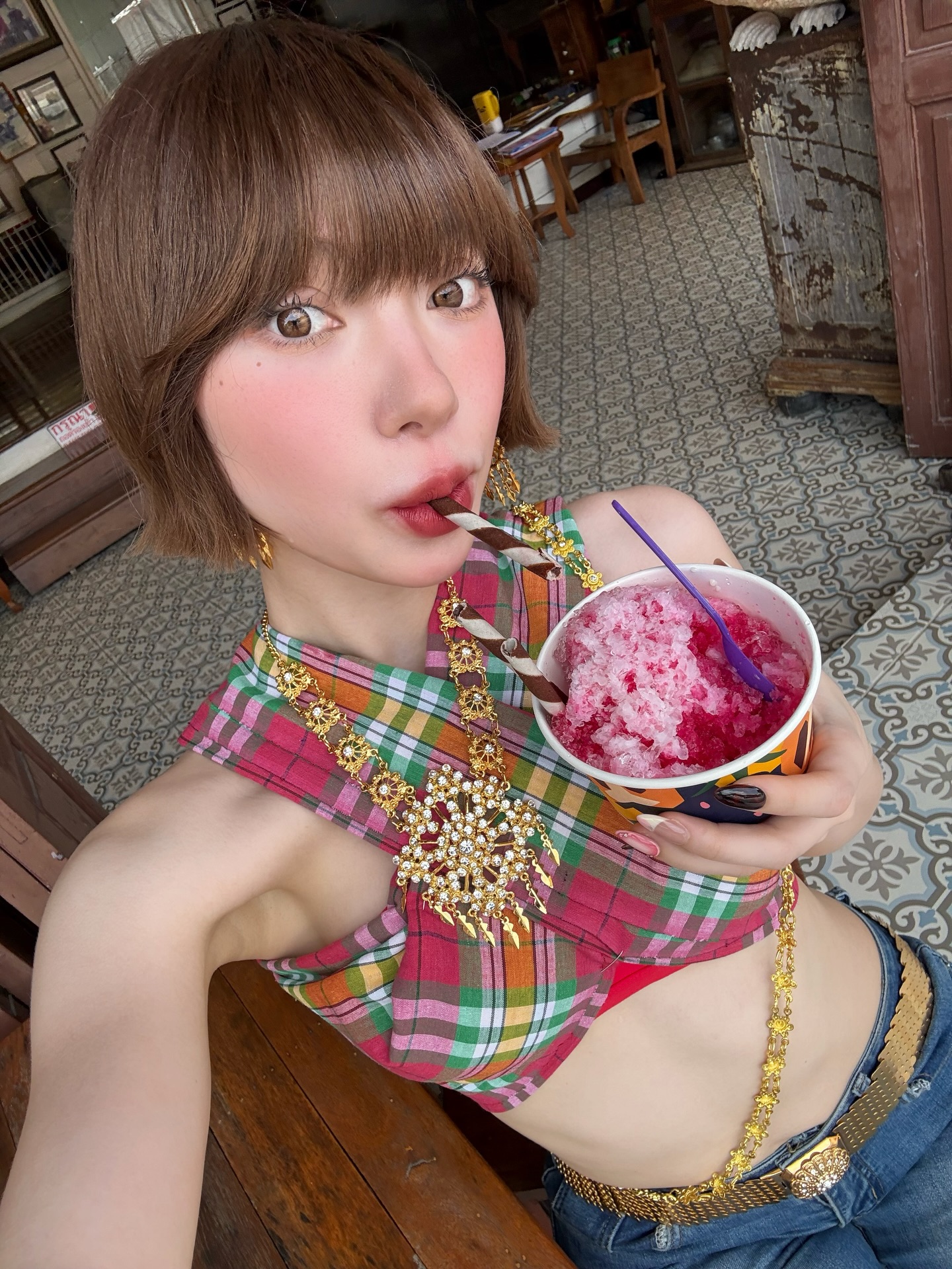 พลอยชมพู - ญานนีน ภารวี ไวเกล