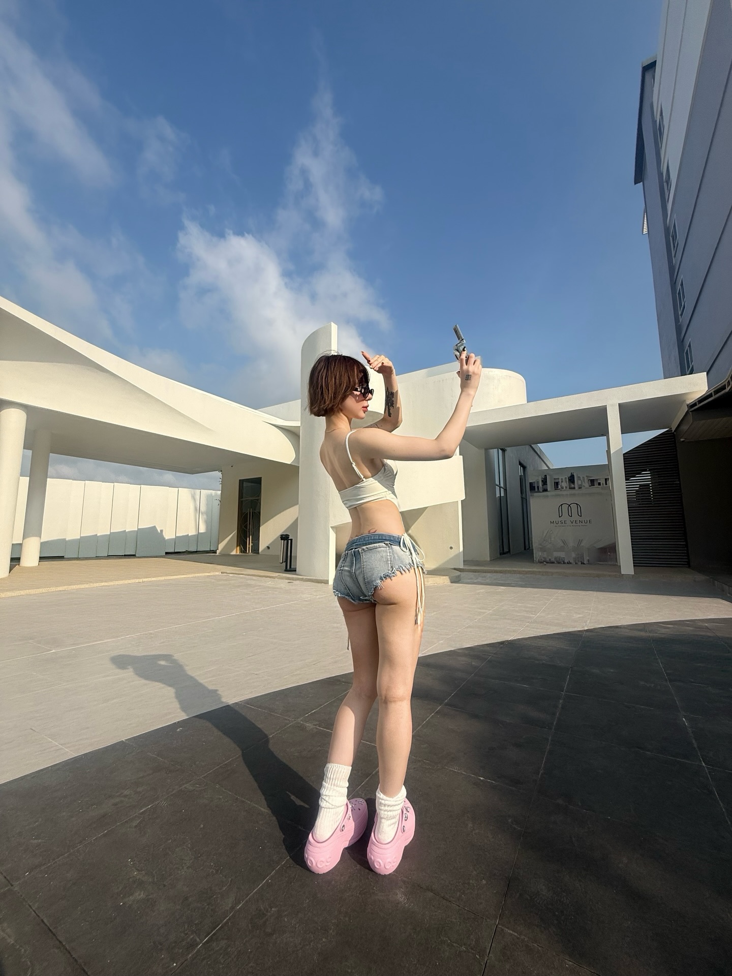 พลอยชมพู - ญานนีน ภารวี ไวเกล