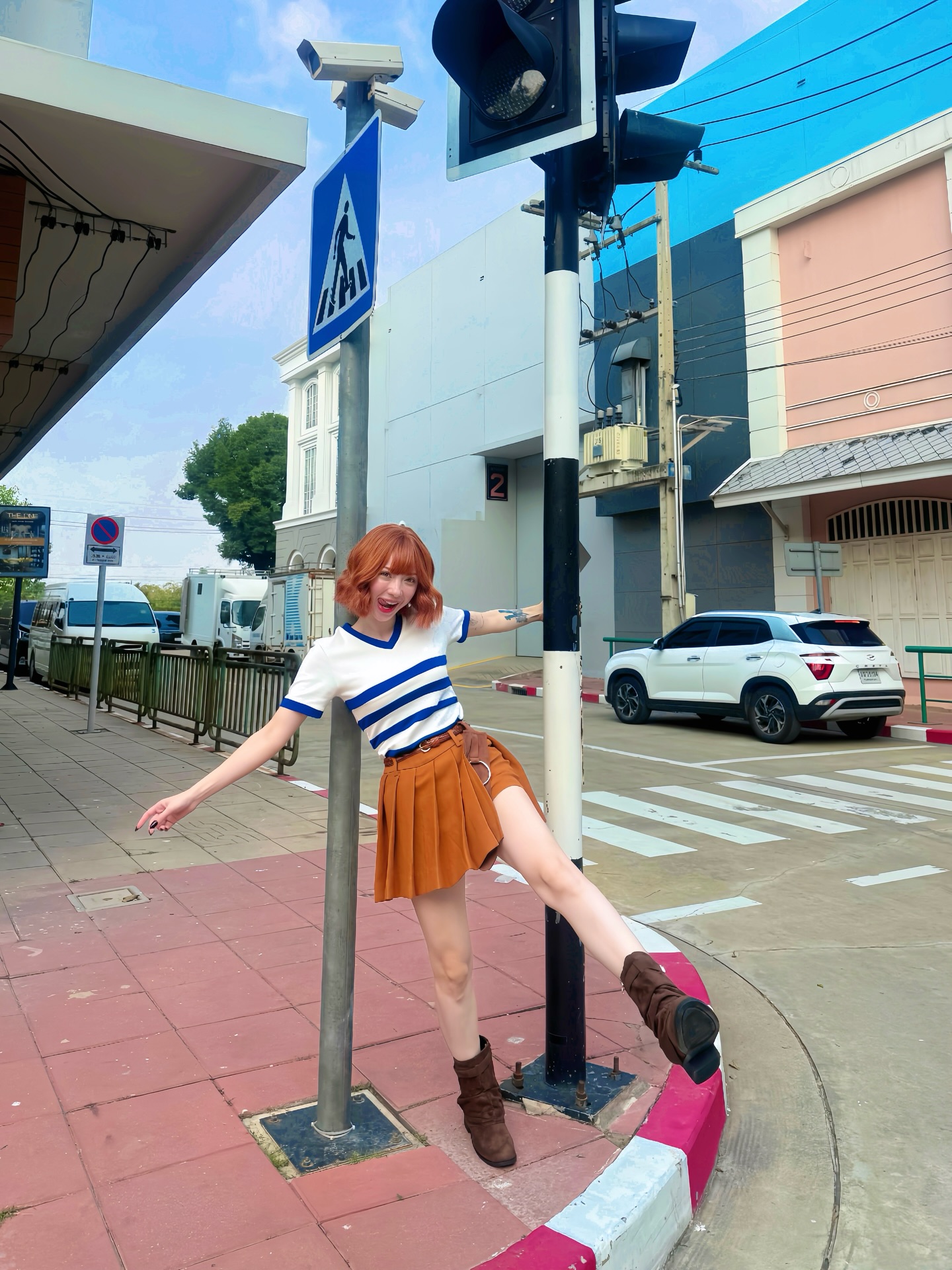 พลอยชมพู - ญานนีน ภารวี ไวเกล