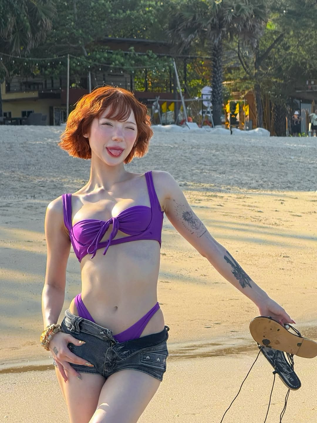 พลอยชมพู - ญานนีน ภารวี ไวเกล