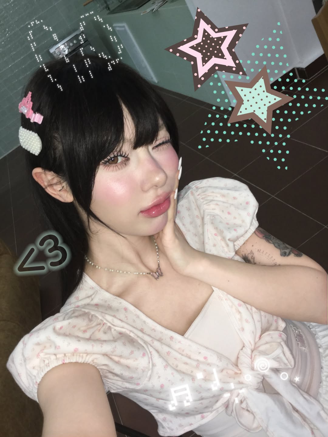 พลอยชมพู - ญานนีน ภารวี ไวเกล