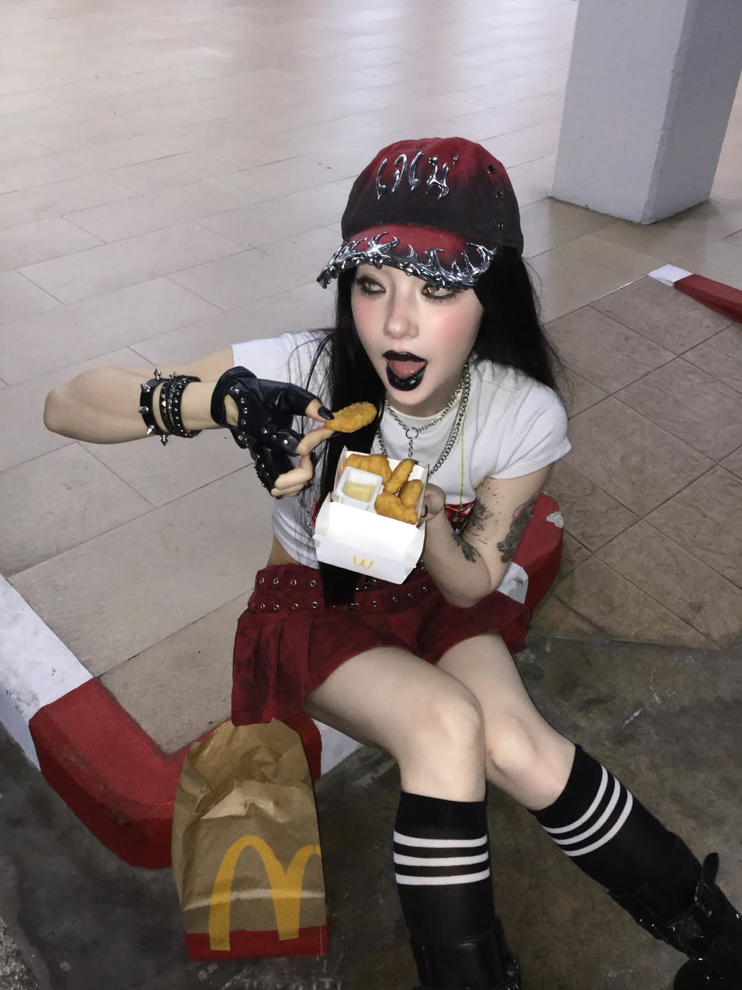 พลอยชมพู - ญานนีน ภารวี ไวเกล