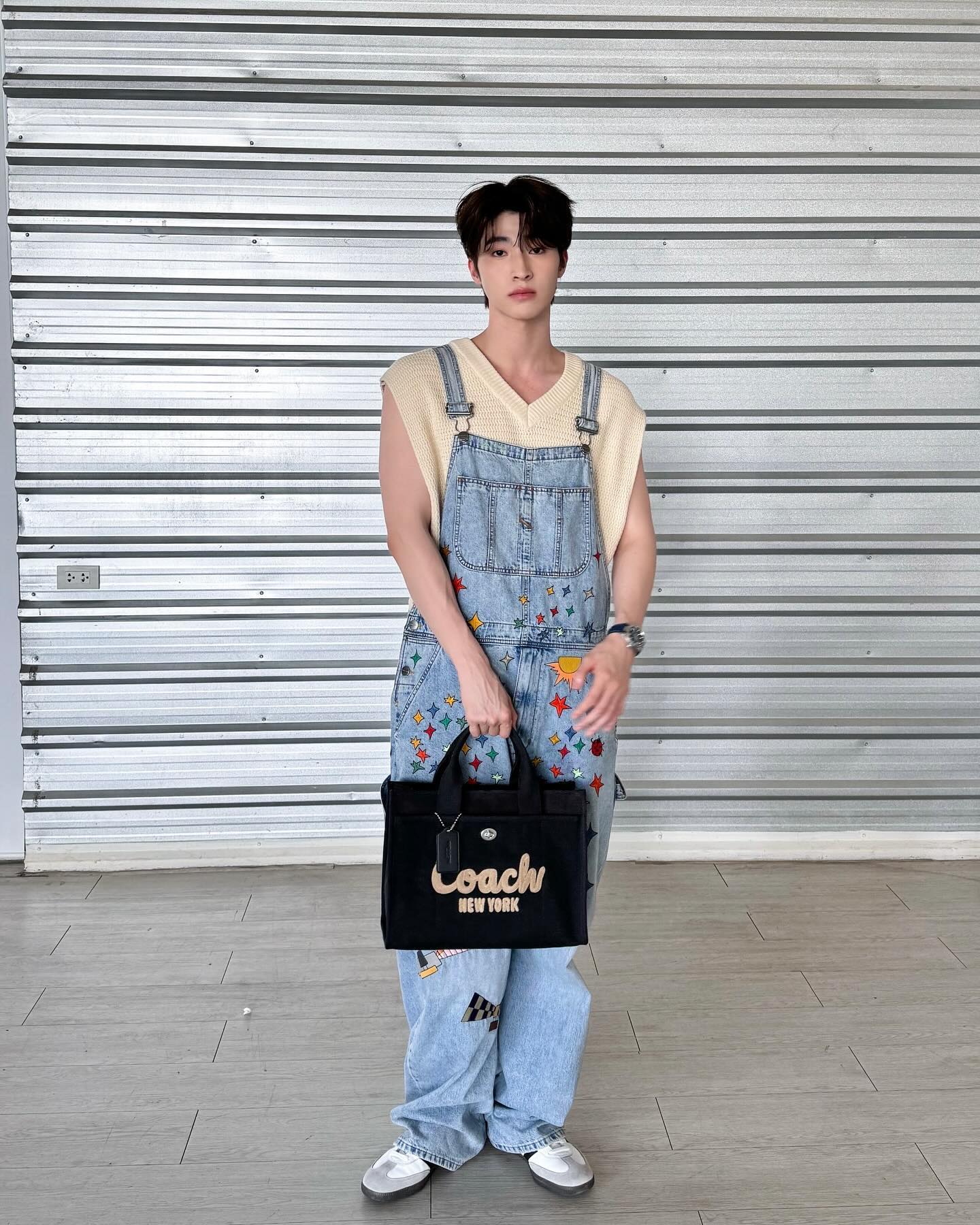 บลู - พงศ์ทิวัตถ์ ตั้งวันเจริญ