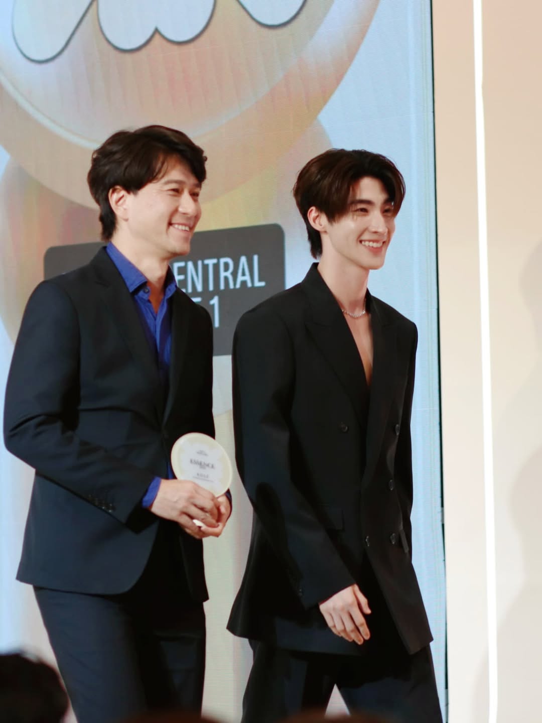 บลู - พงศ์ทิวัตถ์ ตั้งวันเจริญ