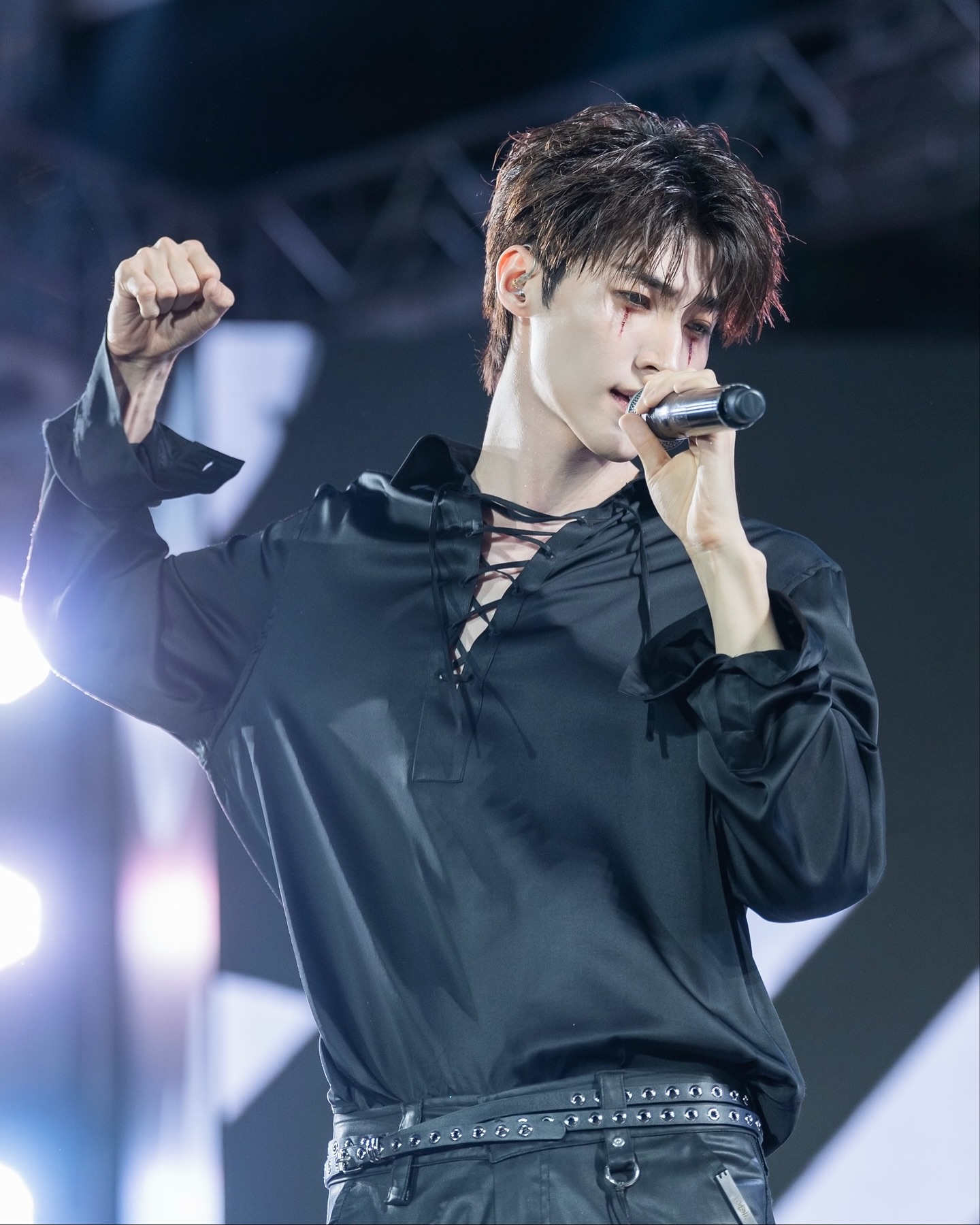 บลู - พงศ์ทิวัตถ์ ตั้งวันเจริญ