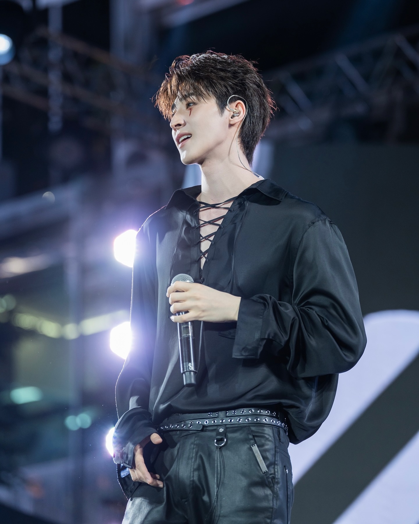 บลู - พงศ์ทิวัตถ์ ตั้งวันเจริญ