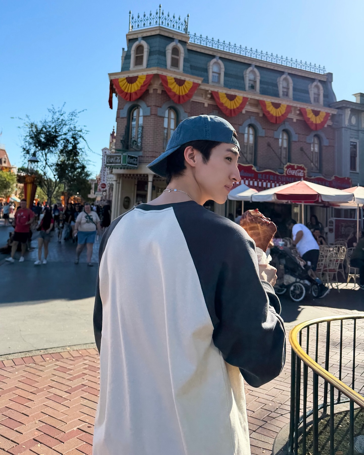 บลู - พงศ์ทิวัตถ์ ตั้งวันเจริญ