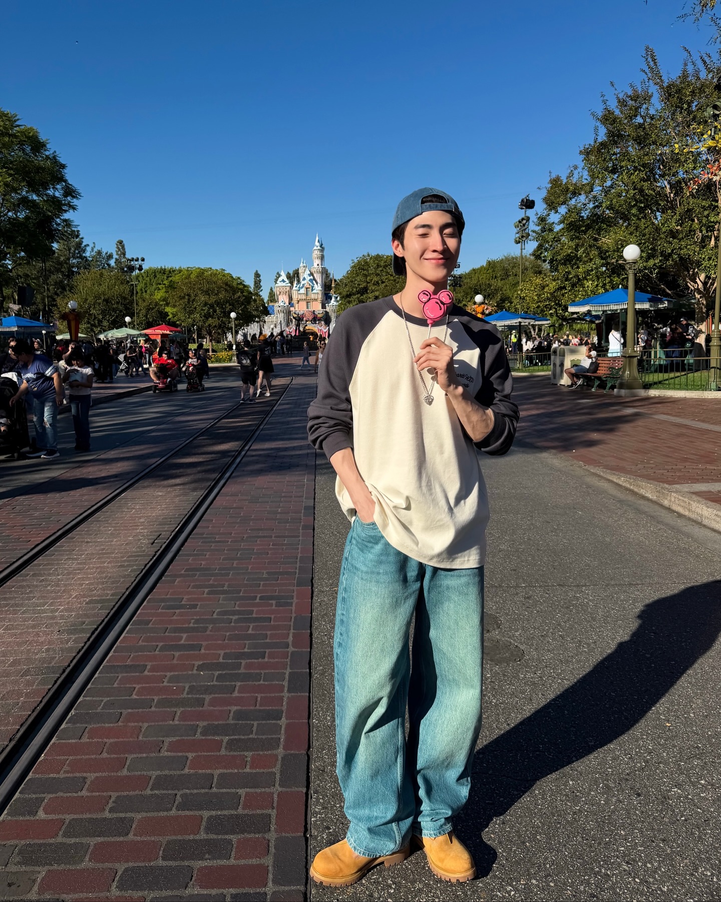 บลู - พงศ์ทิวัตถ์ ตั้งวันเจริญ