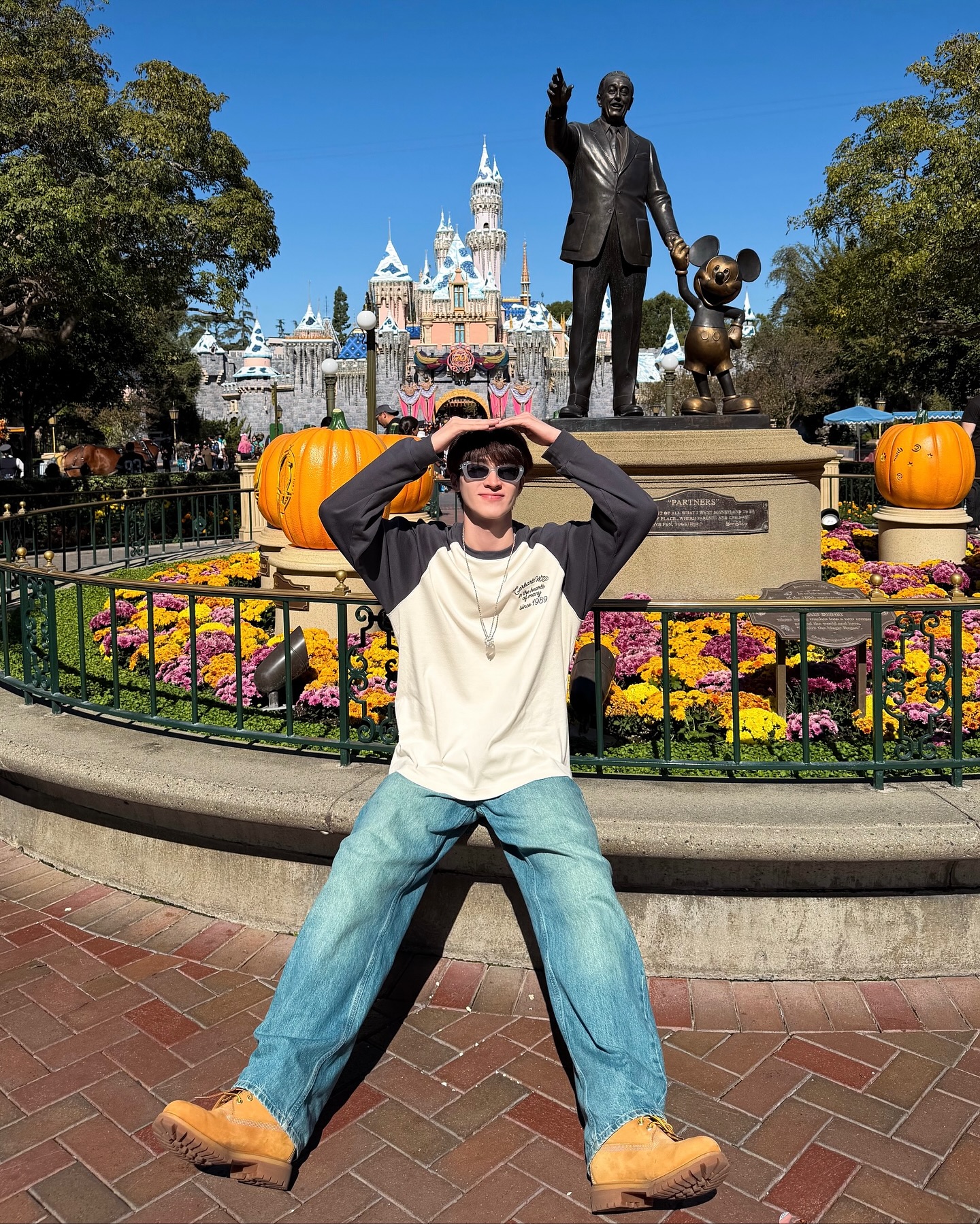 บลู - พงศ์ทิวัตถ์ ตั้งวันเจริญ