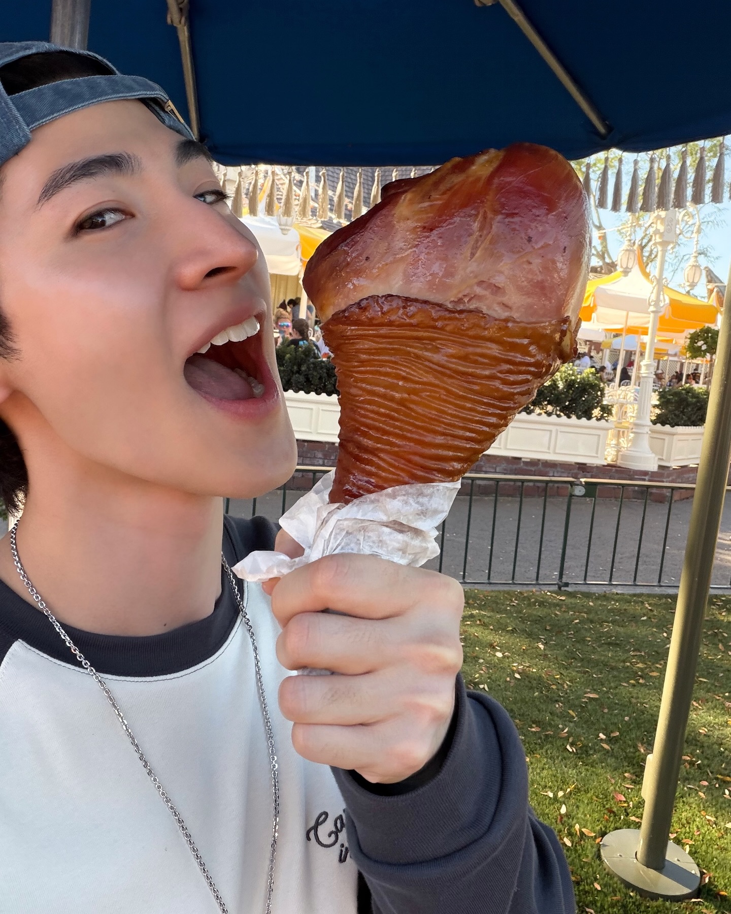 บลู - พงศ์ทิวัตถ์ ตั้งวันเจริญ