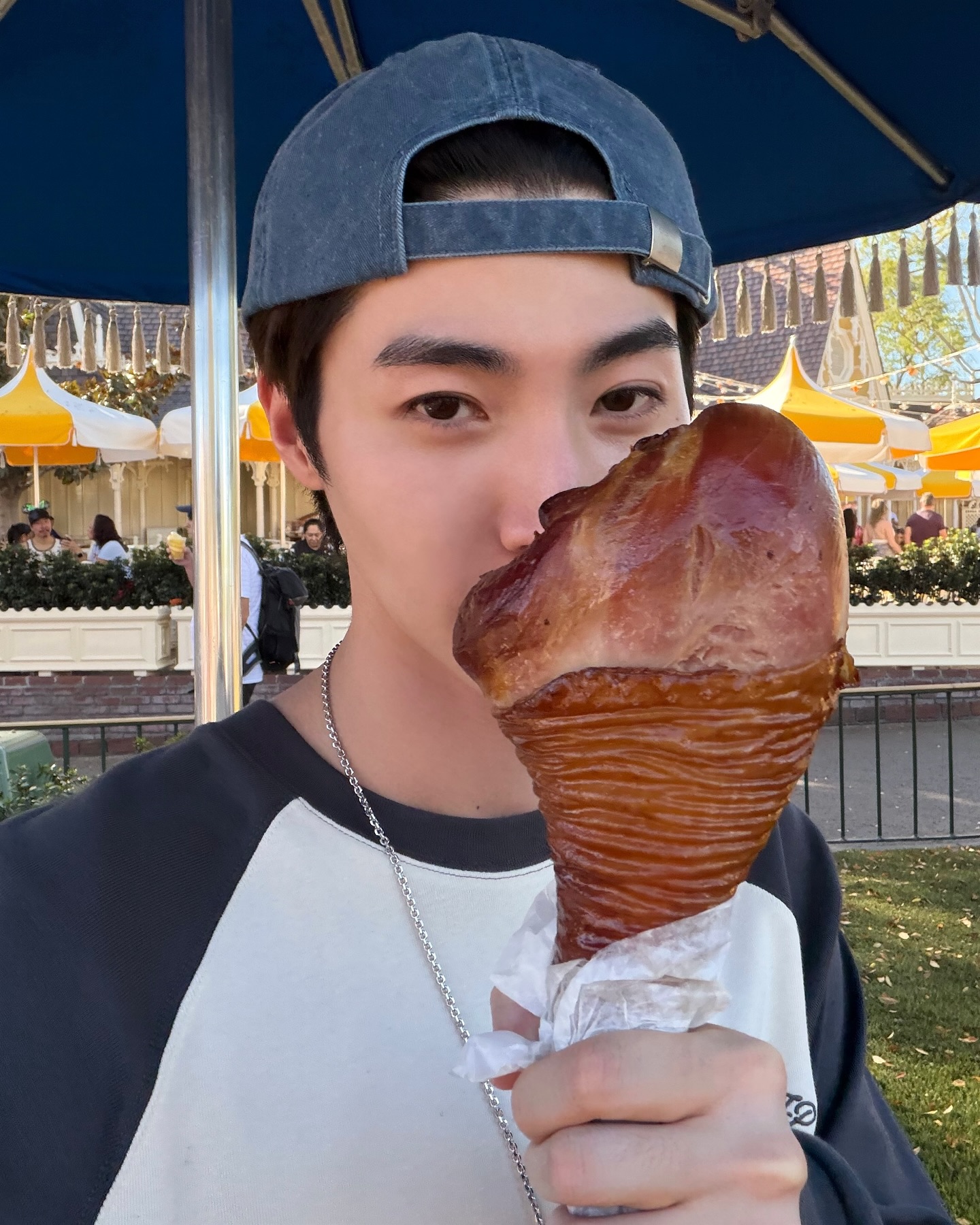 บลู - พงศ์ทิวัตถ์ ตั้งวันเจริญ