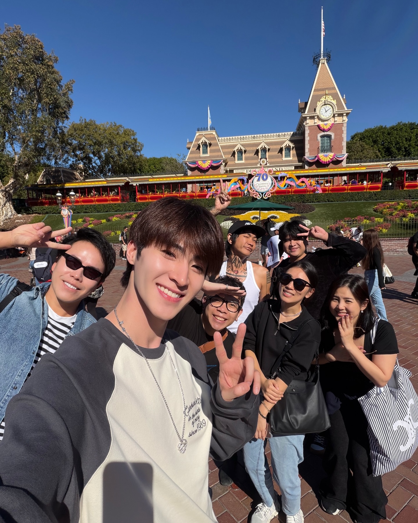 บลู - พงศ์ทิวัตถ์ ตั้งวันเจริญ